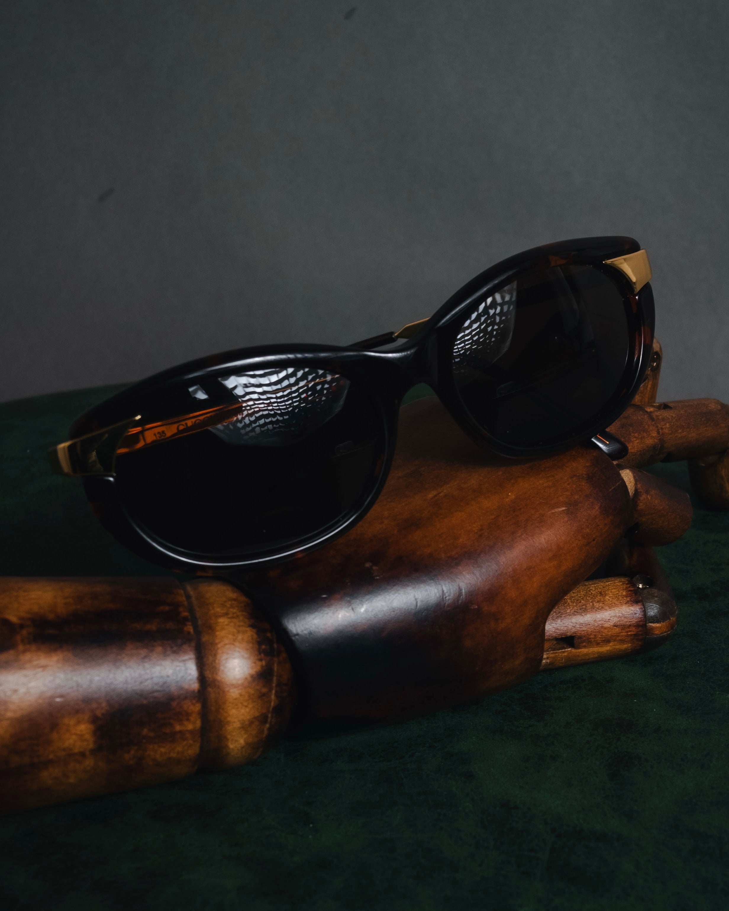 "GUCCI" Sleek oval acetate sunglasses