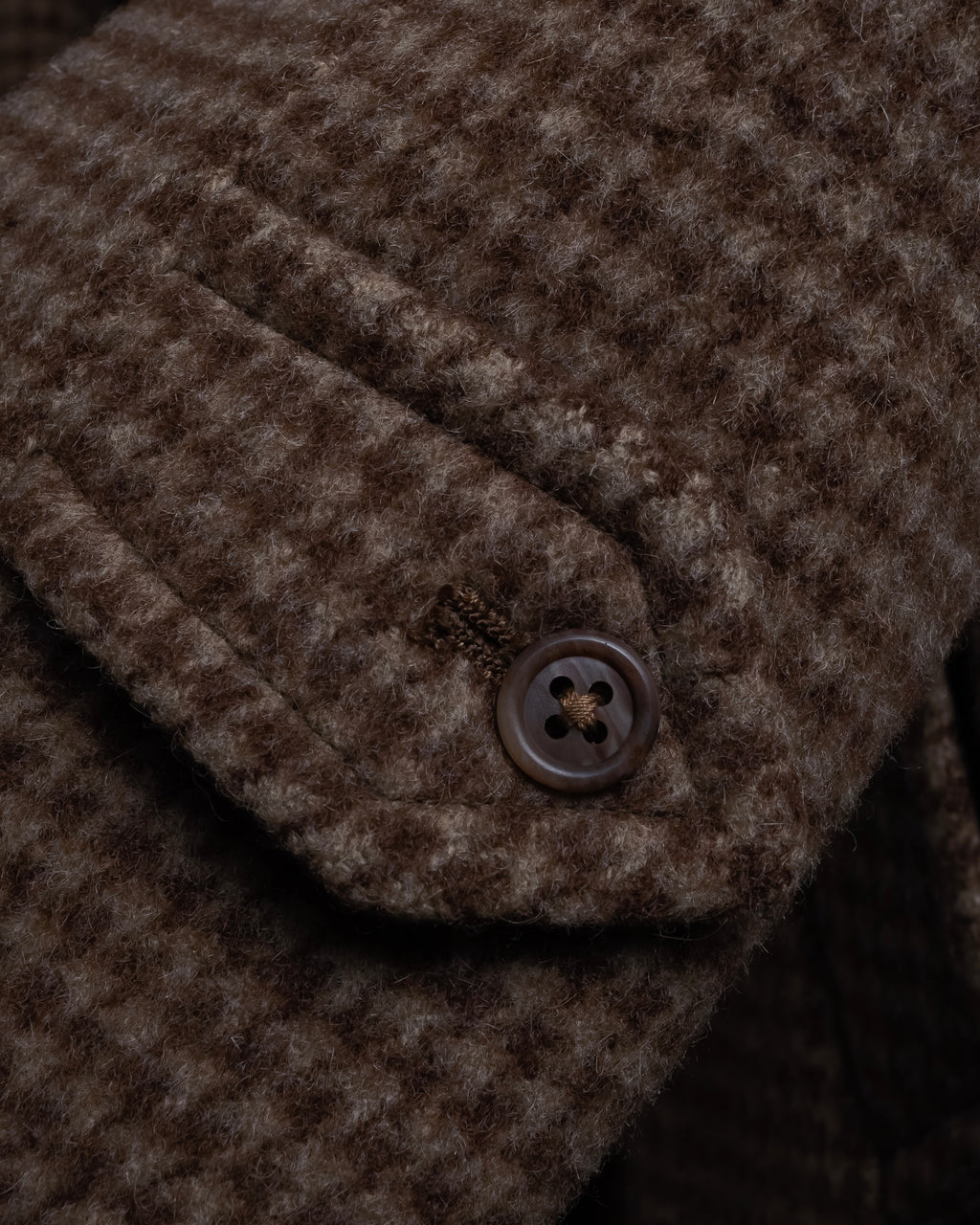 "BURBERRYS" Houndstooth pattern belted stand collar coat