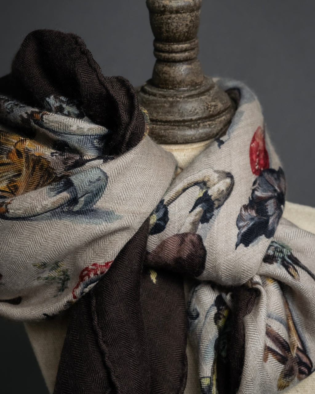 "HERMES" 80's Carré 90 Les Champignons II silk scarf