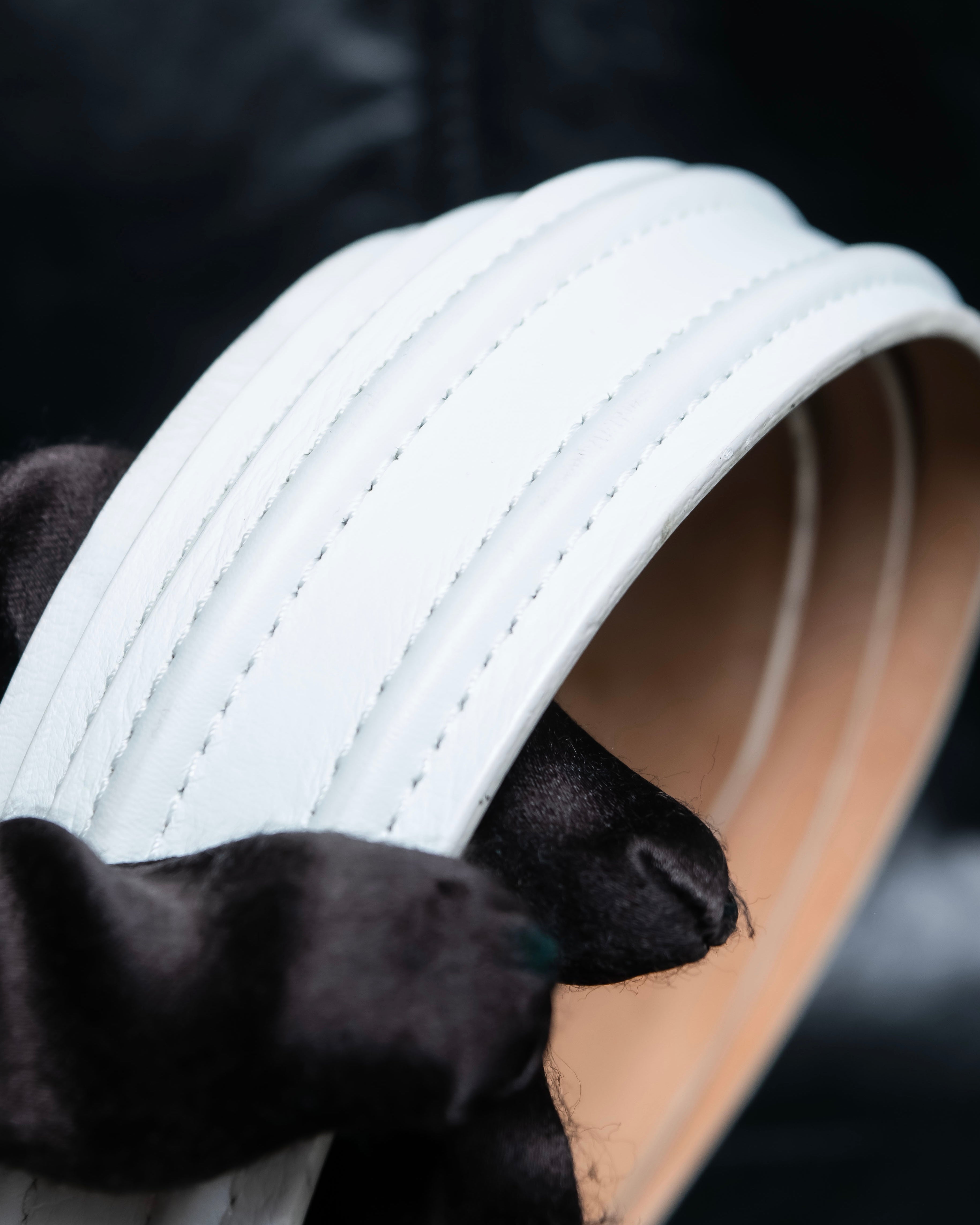 "GIORGIO ARMANI" Genuine leather white color belt