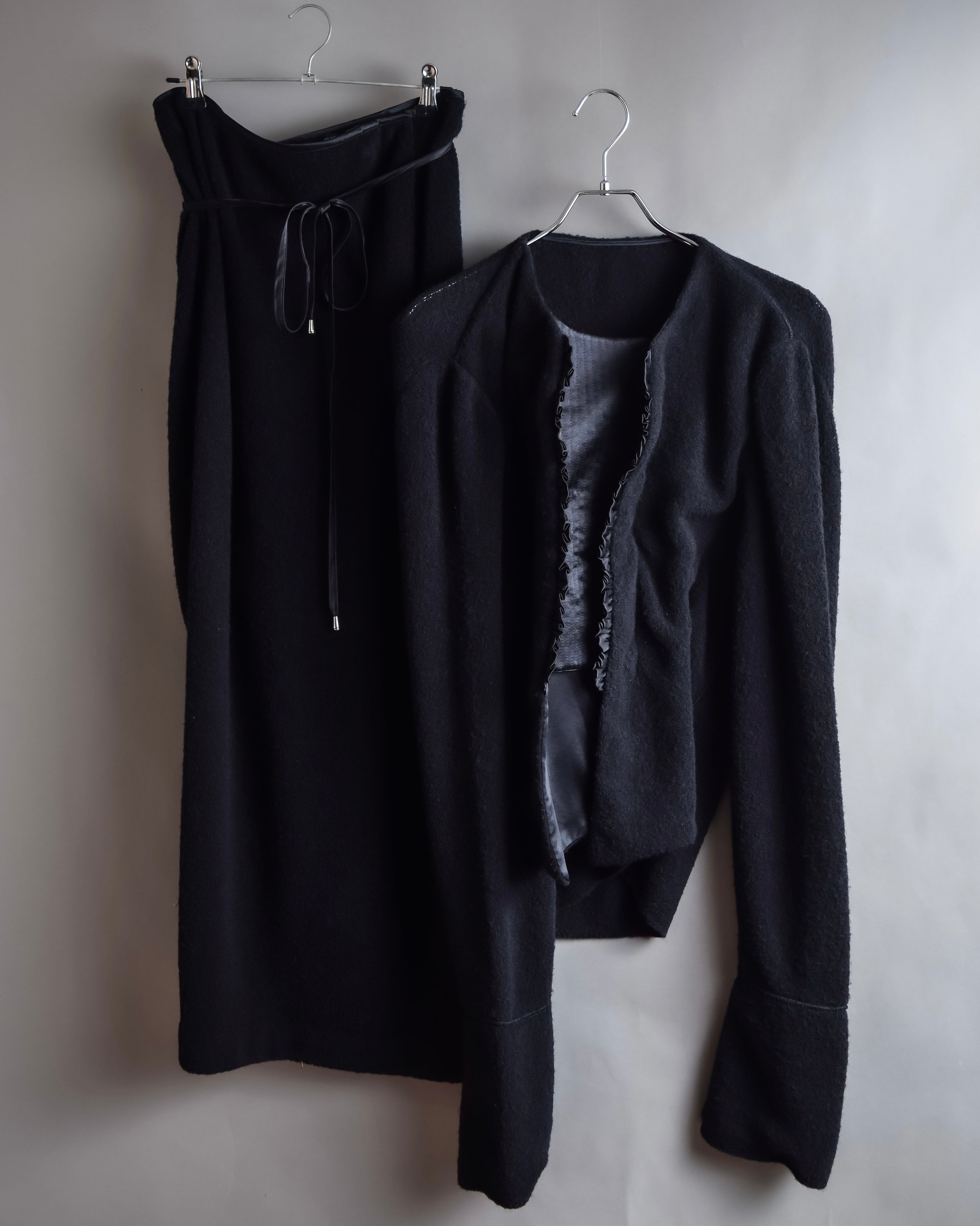 "GIANFRANCO FERRE" Structured wool satin ruffle inner detail set up