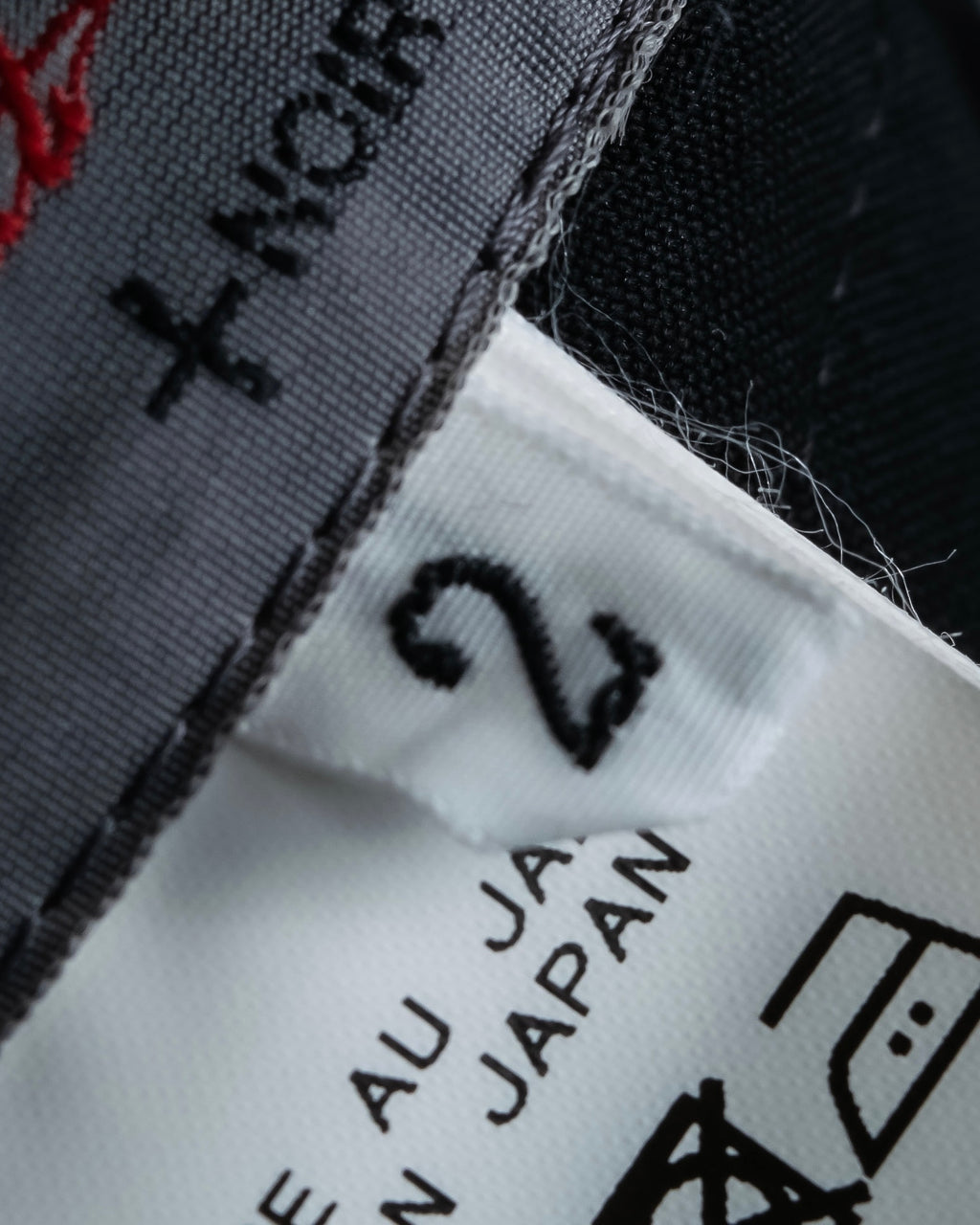 "YOHJI YAMAMOTO +NOIR" Asymmetrical slit sarouel slacks