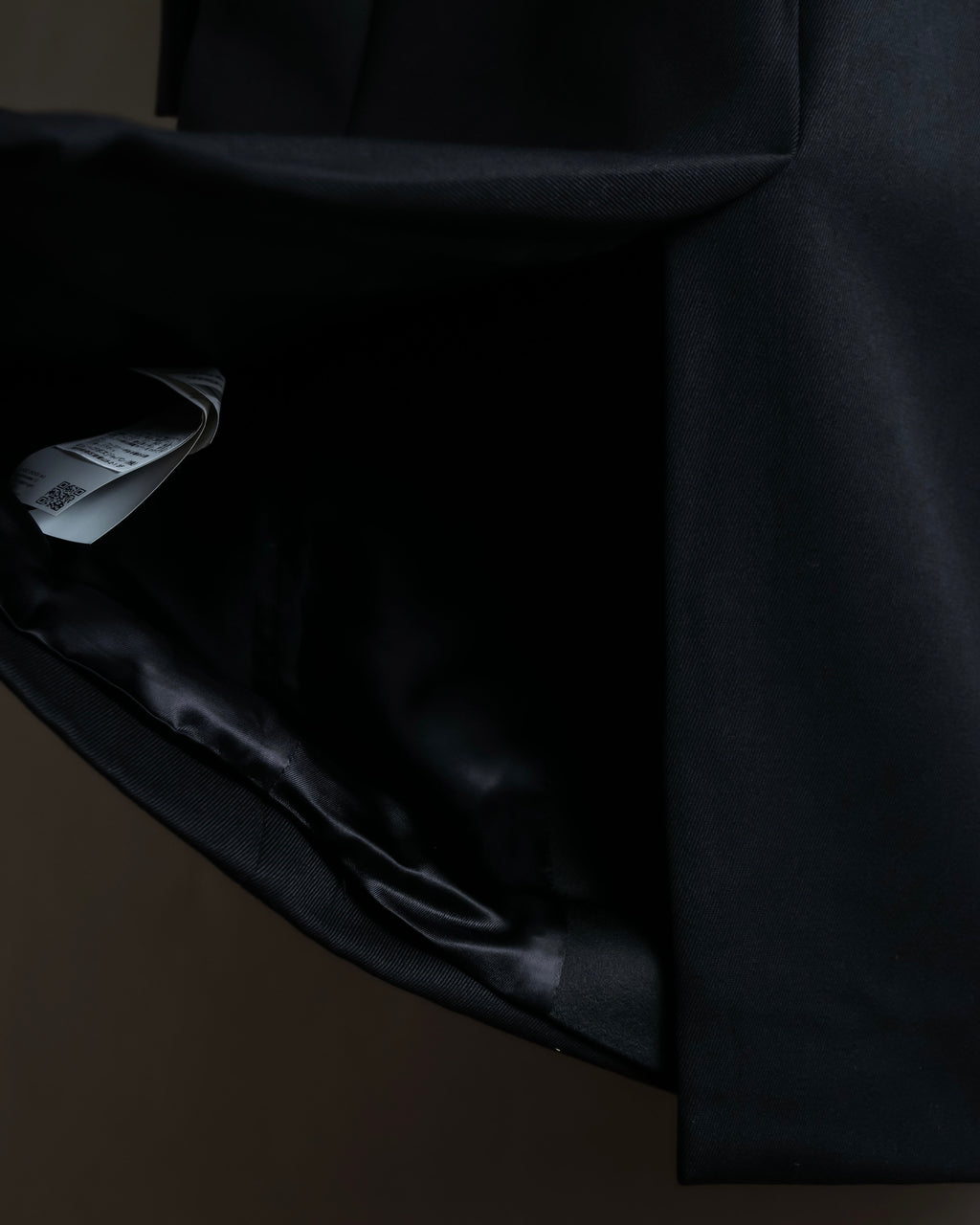 "HUGO BOSS" Satin switch lapel shaped tailored coat