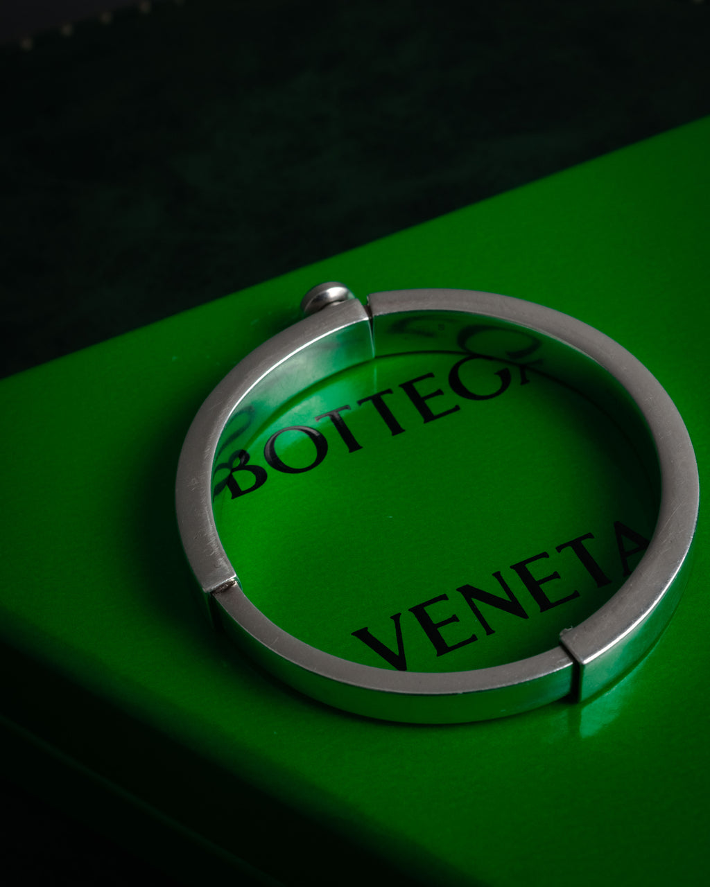 “BOTTEGA VENETA” 2019-2024 Sculptural hinged bangle