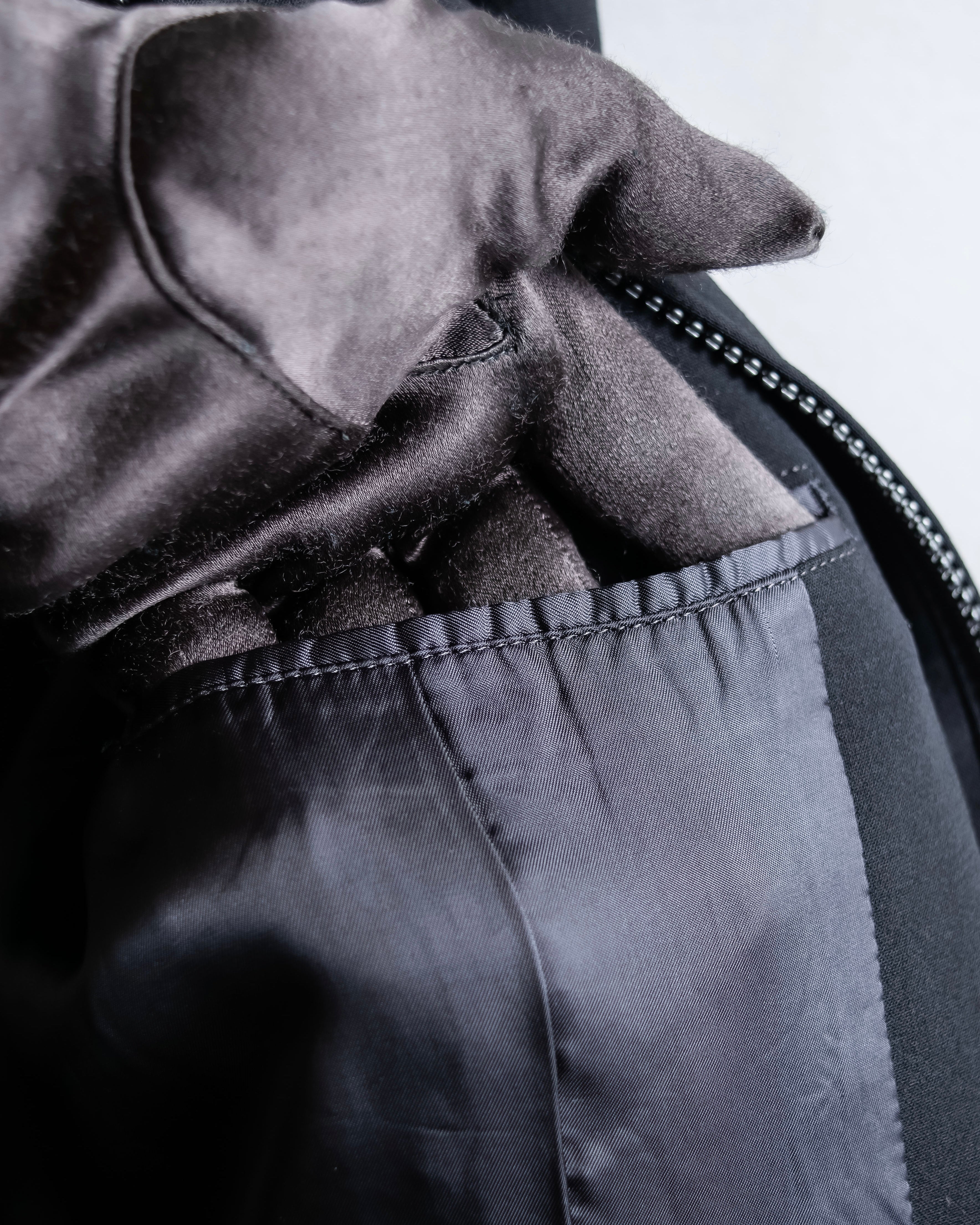 “ISSEY MIYAKE” Chin belt designed stand collar jacket