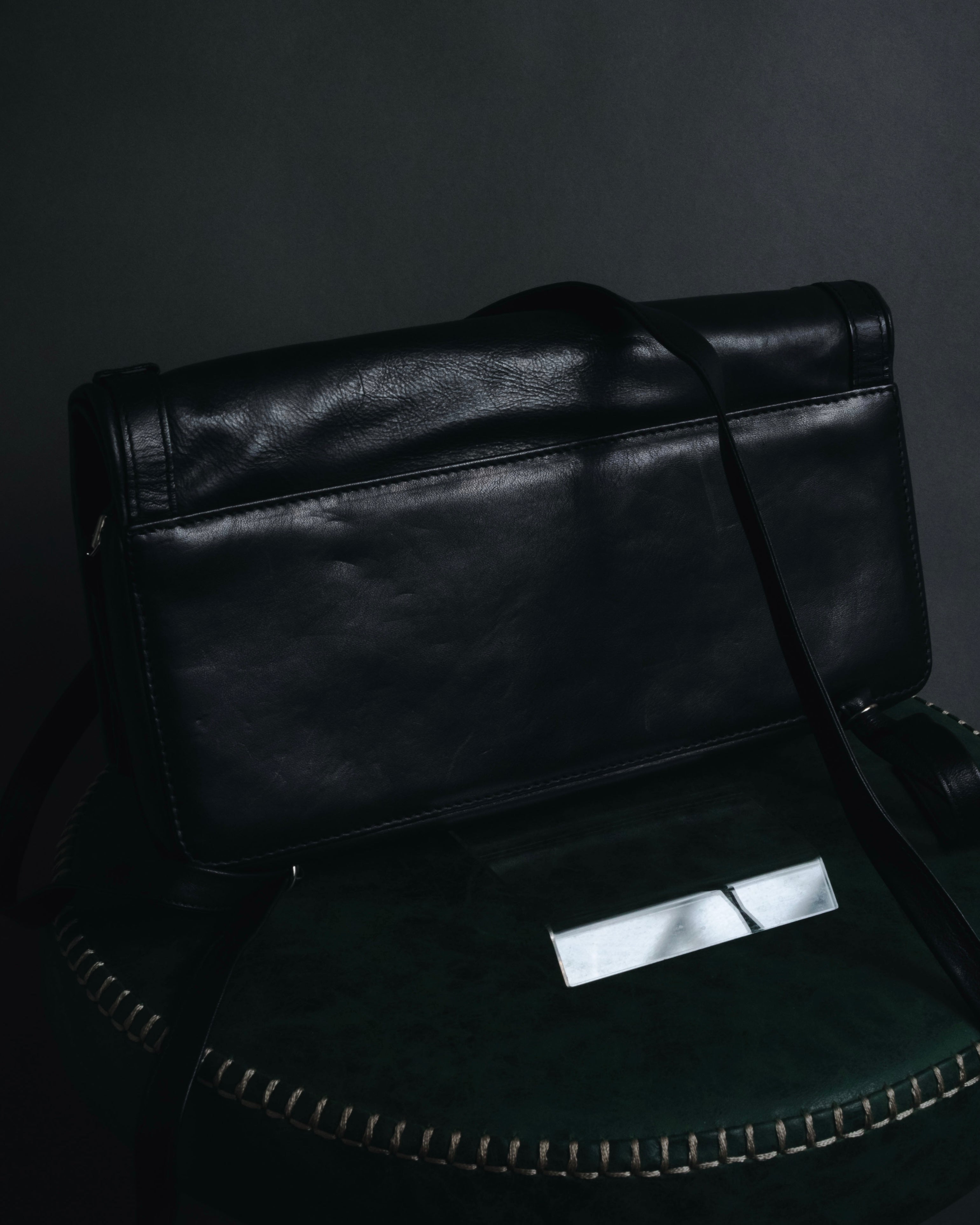 –SPECIAL– "ANN DEMEULEMEESTER" 2010-2013 Transformable roll-top vitello leather bag