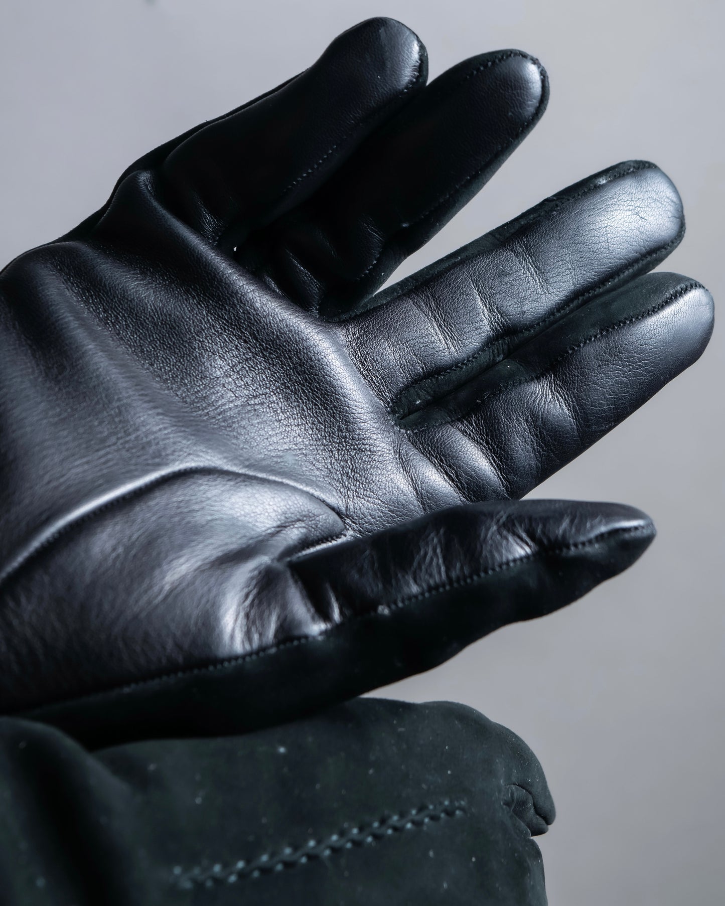 "HERMES" Leather switching design inner brushed feel gloves