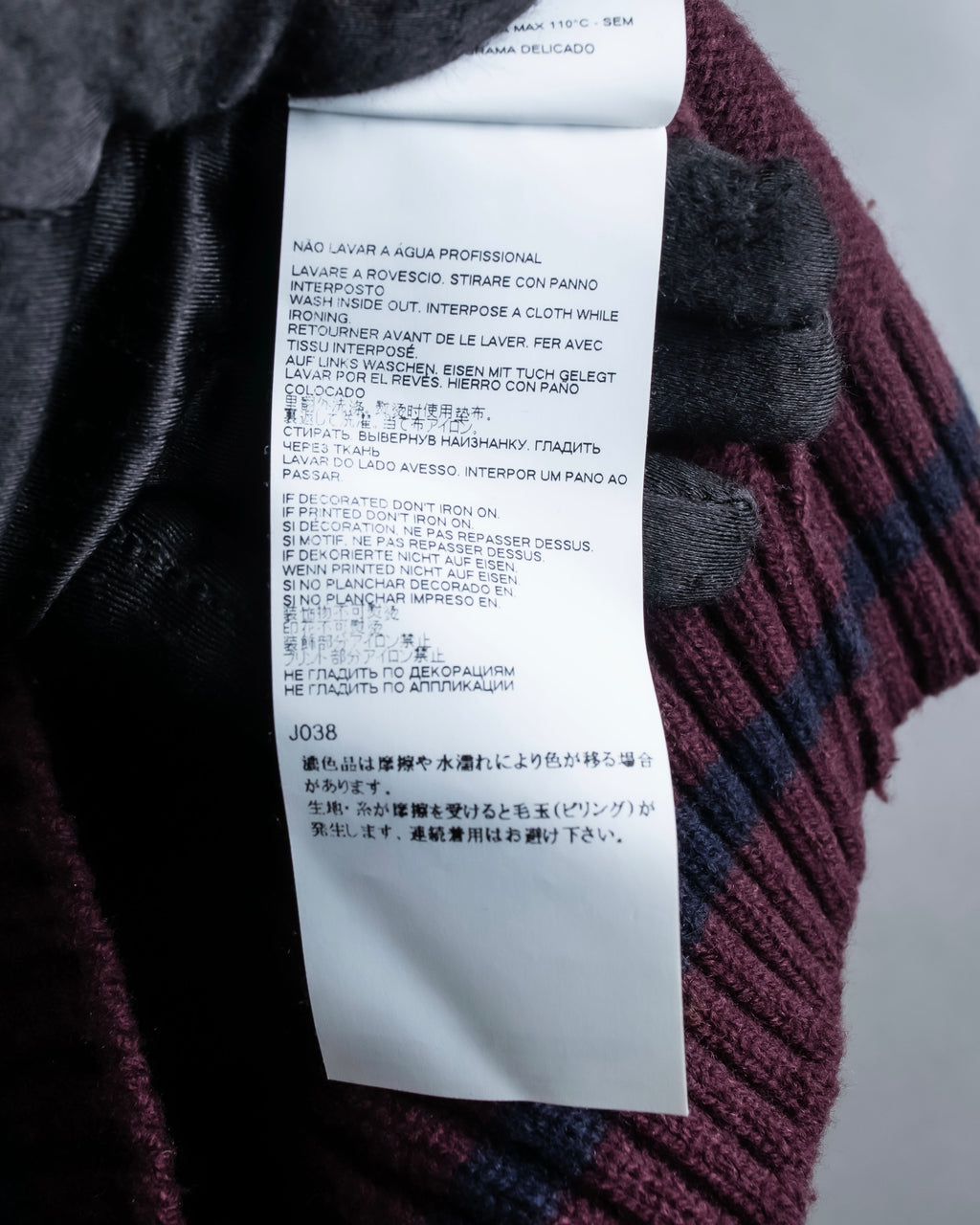 "MAISON MARGIELA"
20AW burgundy color V-neck knit