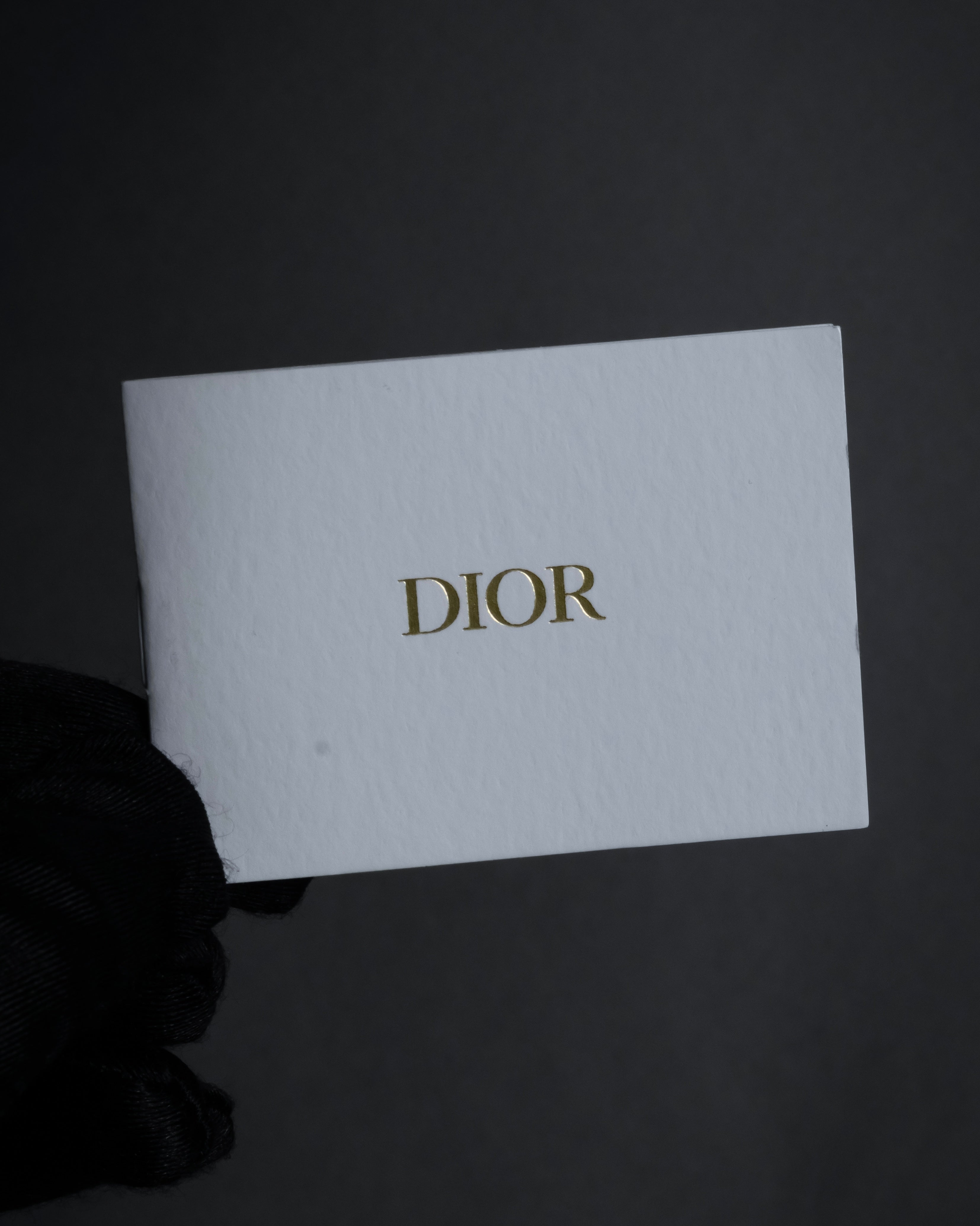 -MOOD Christmas Collection-
"Dior" Maria Grazia Chiuri design pearl motif carving gold bangle