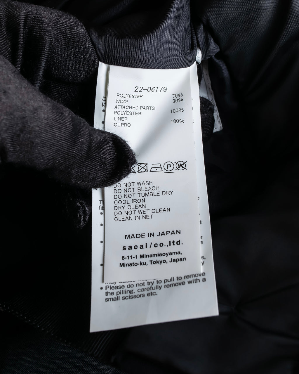 "sacai" Satin line design tapered slacks