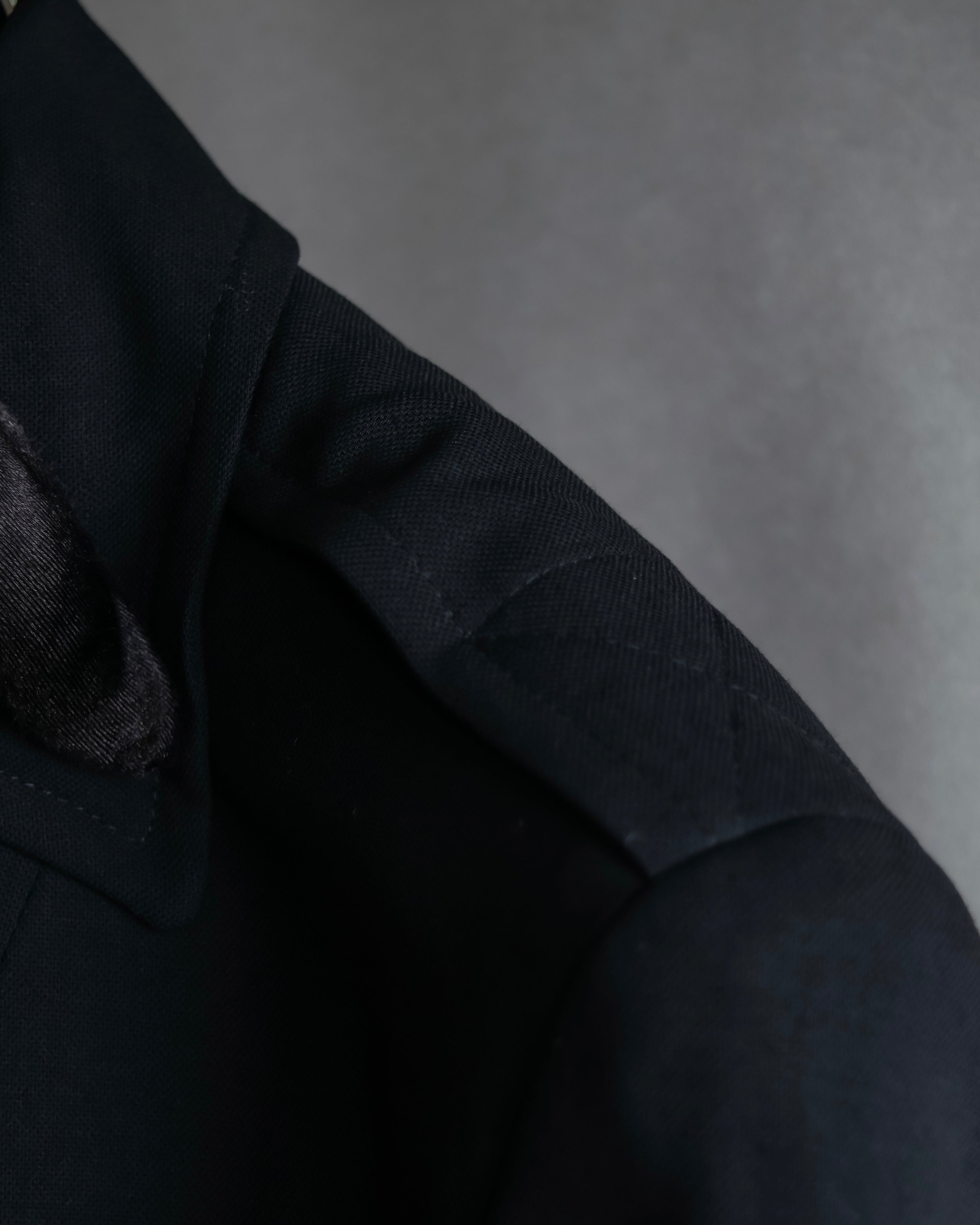 "GUCCI" 90's Beautiful draping fly-front tailored jacket