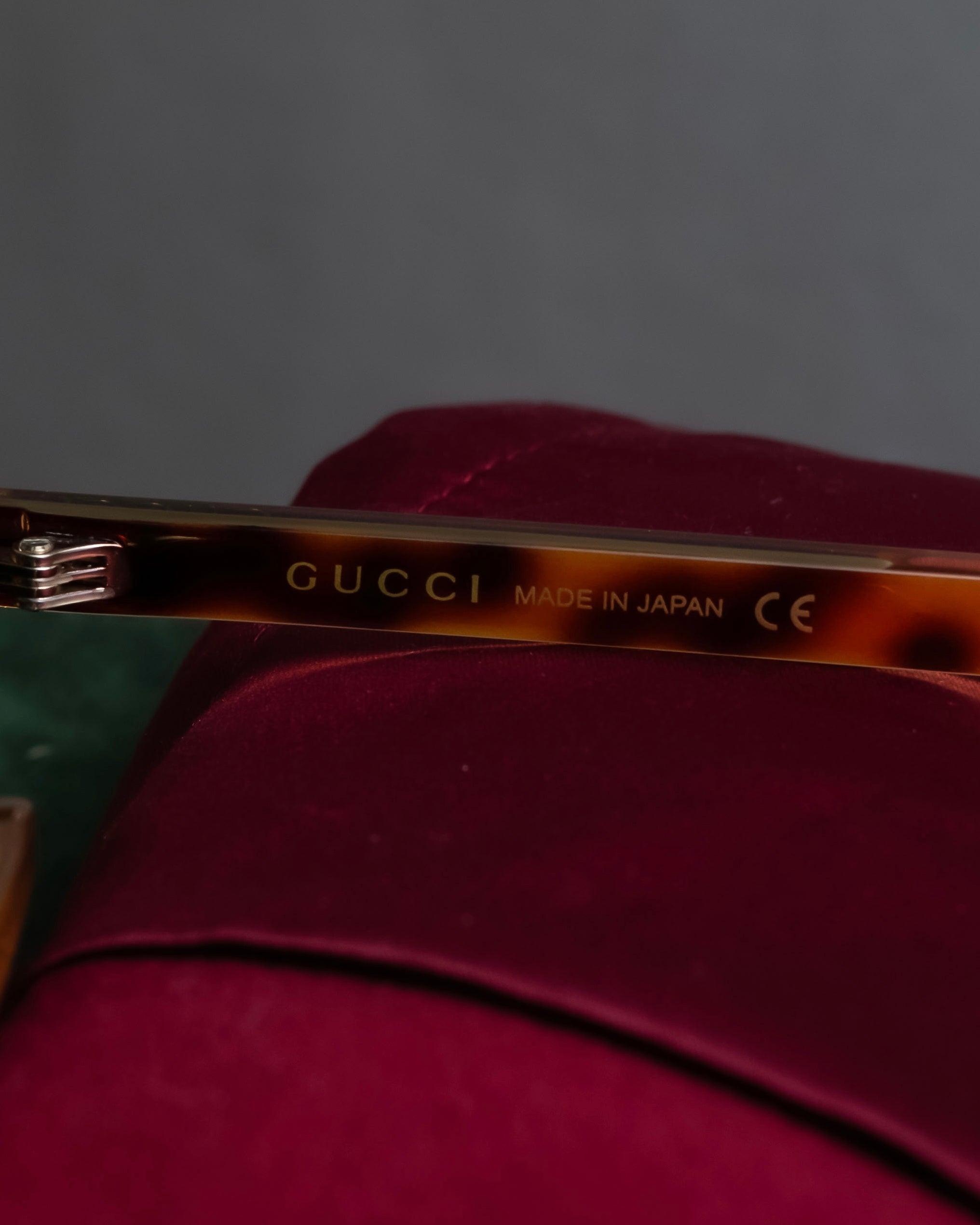 "GUCCI" Classic hermrim design sunglasses