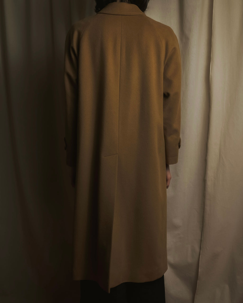 Abrigo de lana y cachemira con cierre frontal tipo fly de los años 80-90 de BURBERRYS