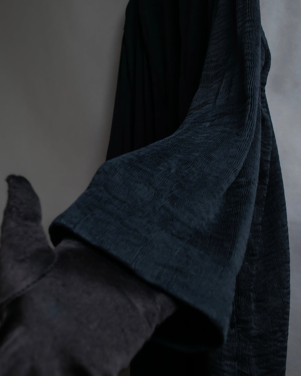 "ISSEY MIYAKE PERMANENT" Large shawl collar silk long cardigan