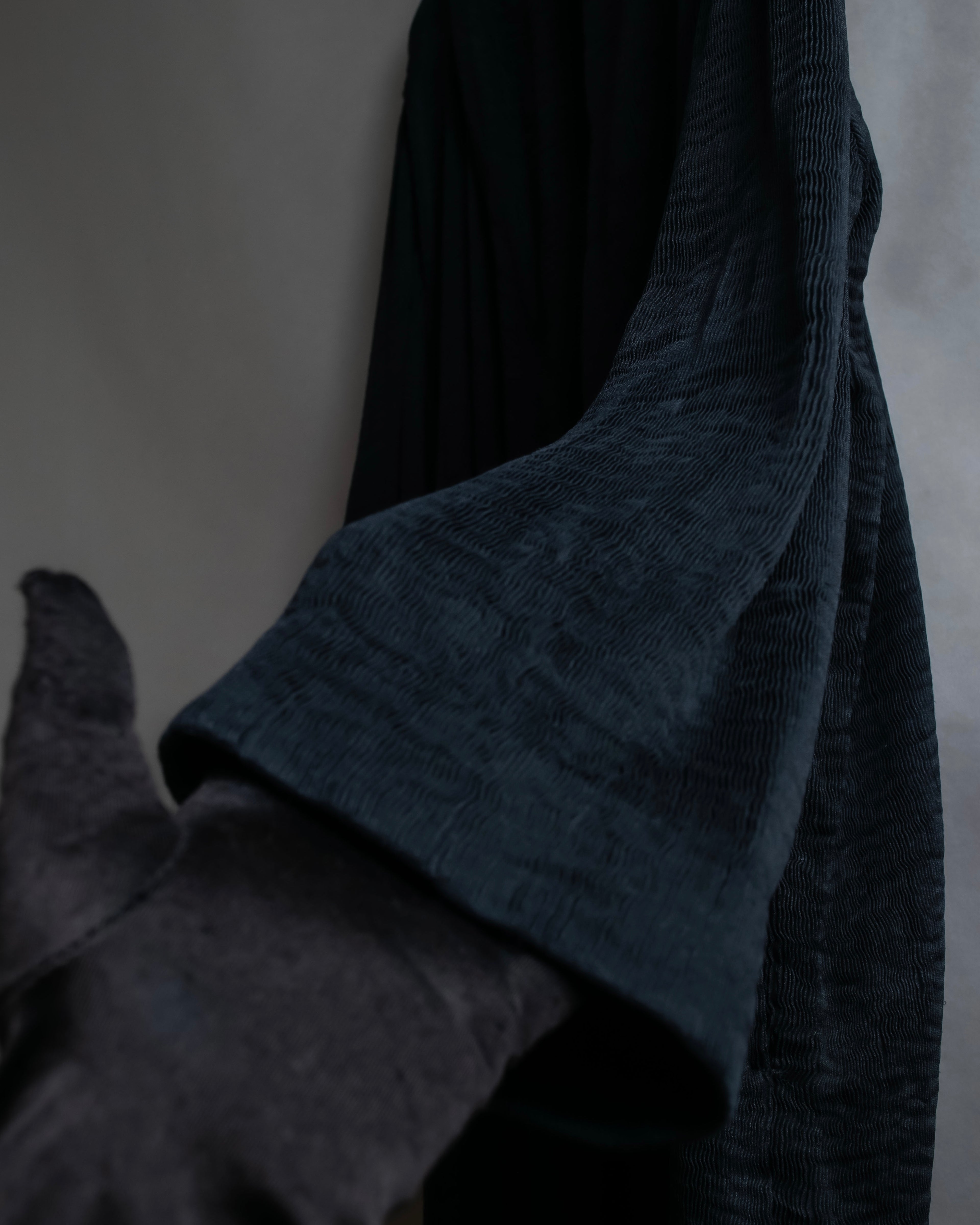 "ISSEY MIYAKE PERMANENT" Large shawl collar silk long cardigan