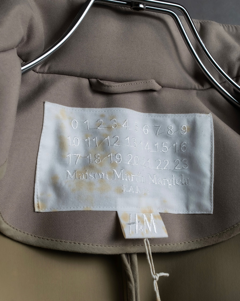 "Maison Martin Margiela × H&M"
Reconstructed zip-up design jacket