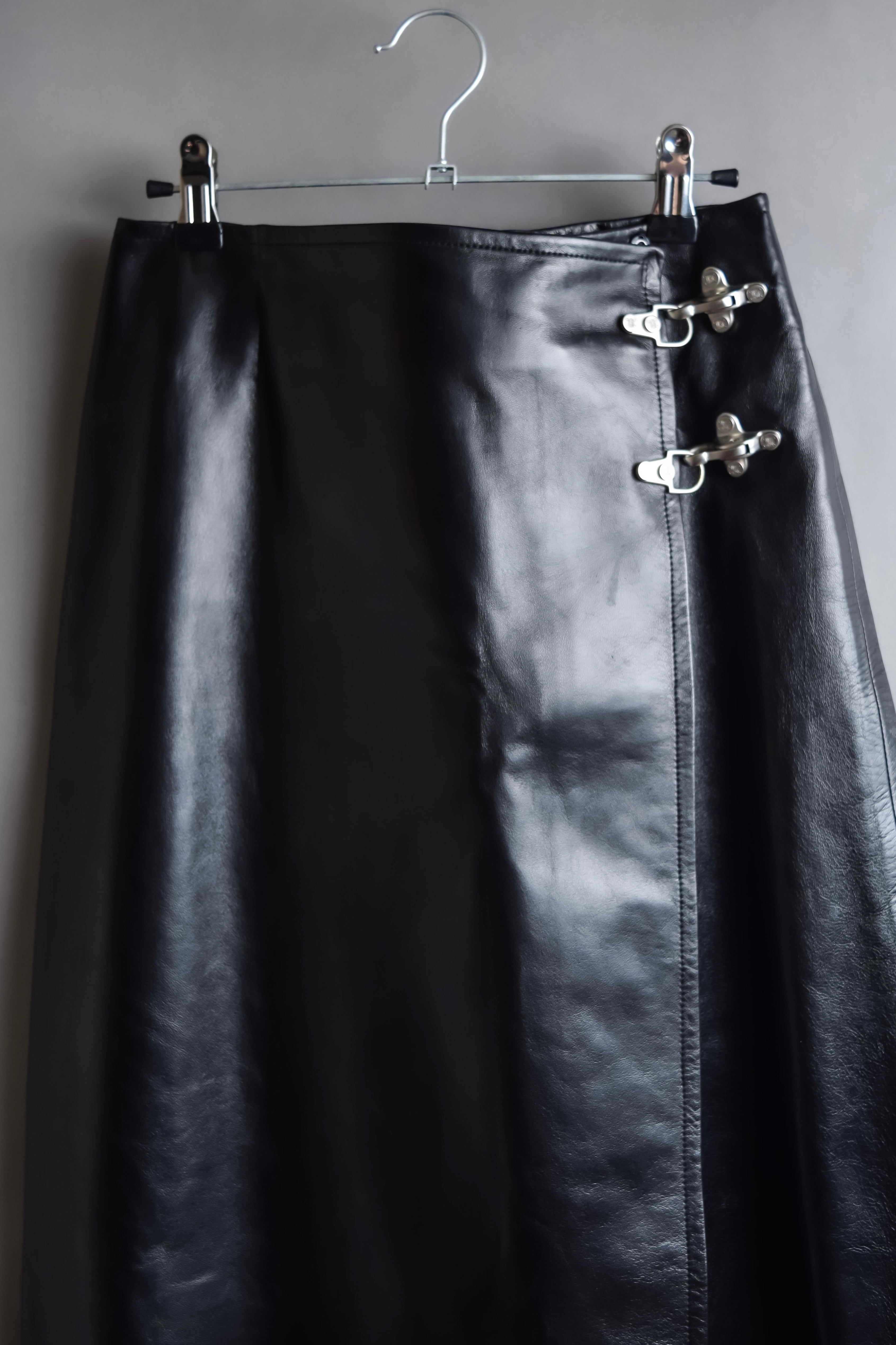 "CELINE" Front metal buckle detail leather skirt