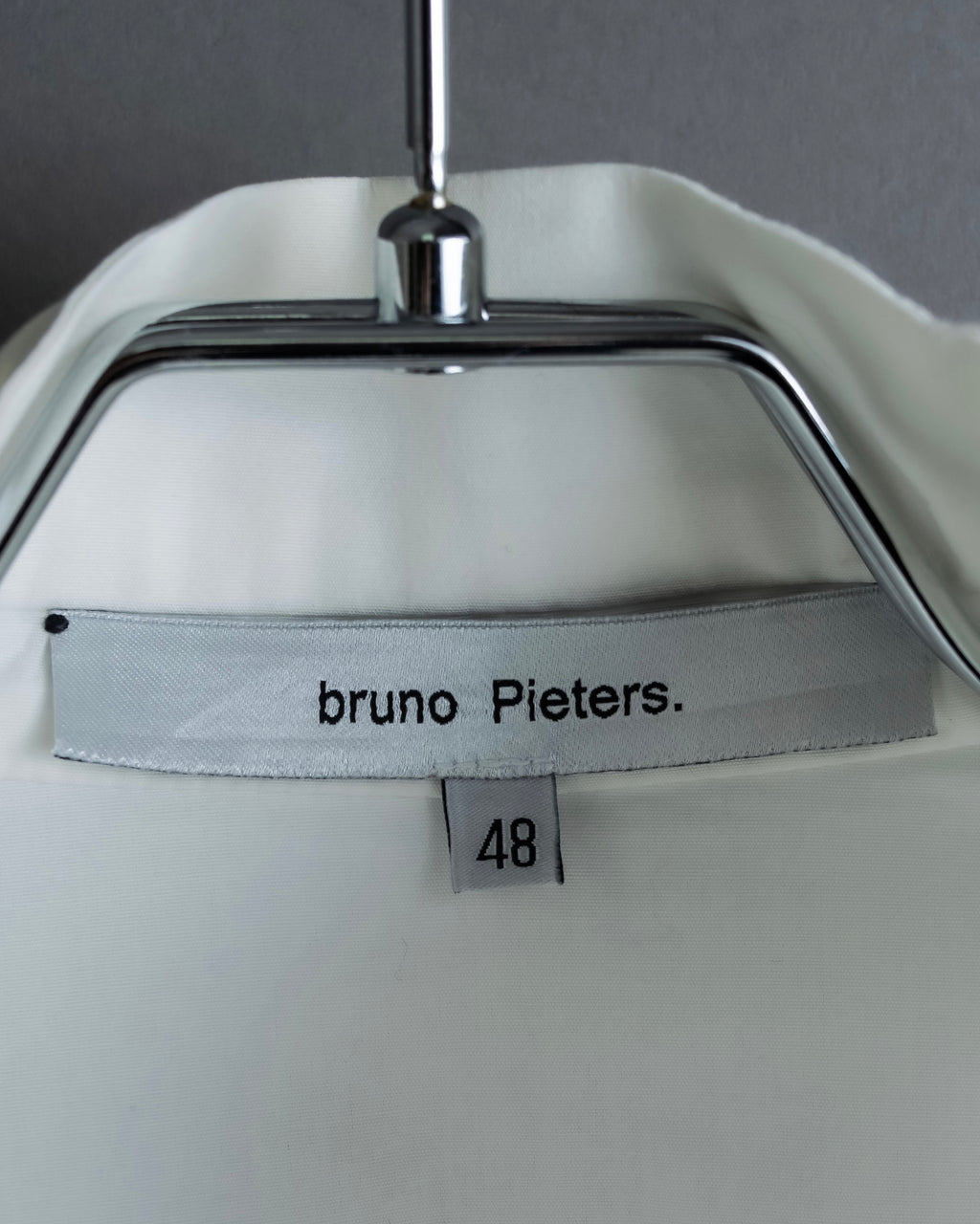"Bruno Pieters." 2-way collar design stand-up collar dress shirt