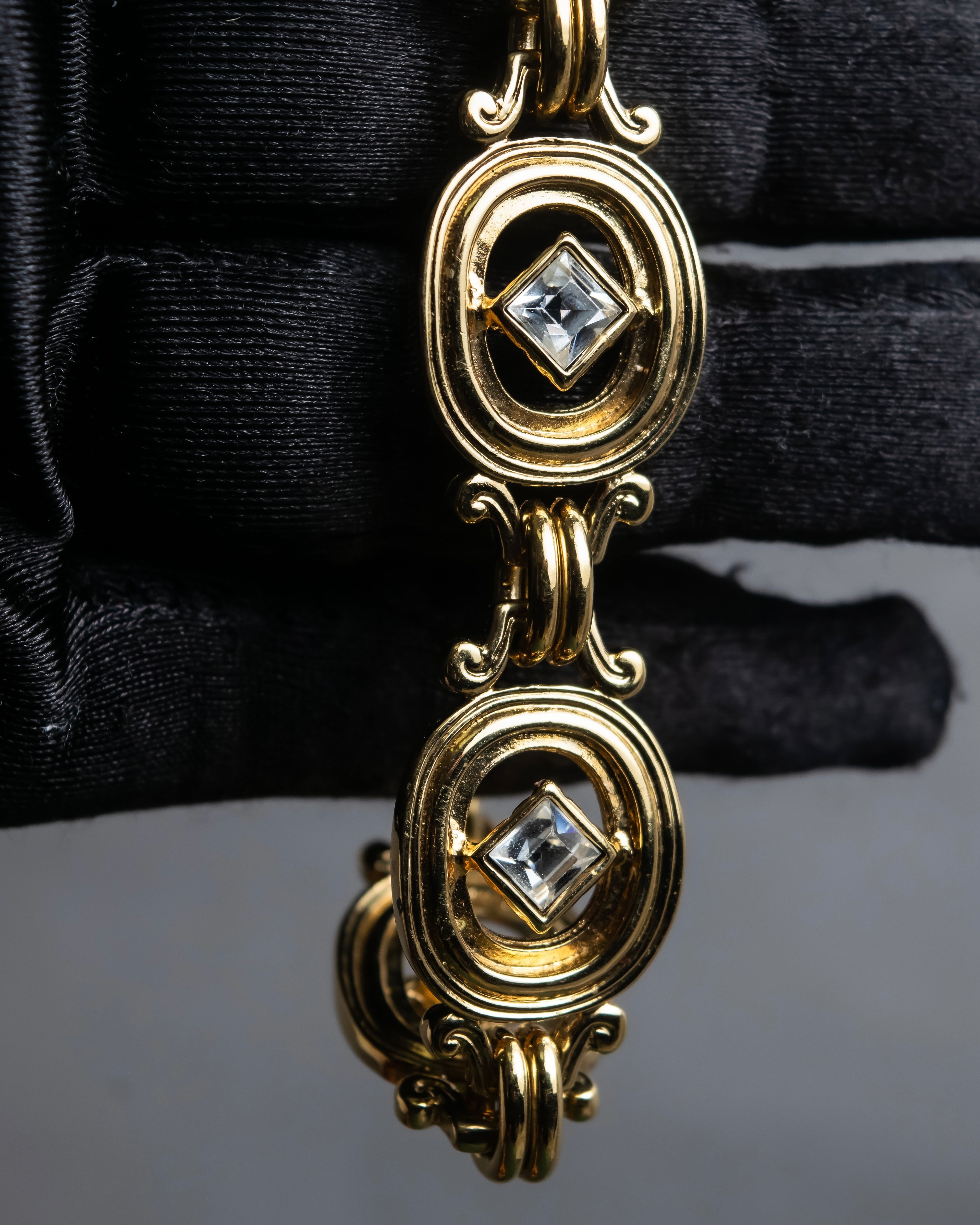 "YVES SAINT LAURENT" Art Nouveau motif gold bracelet