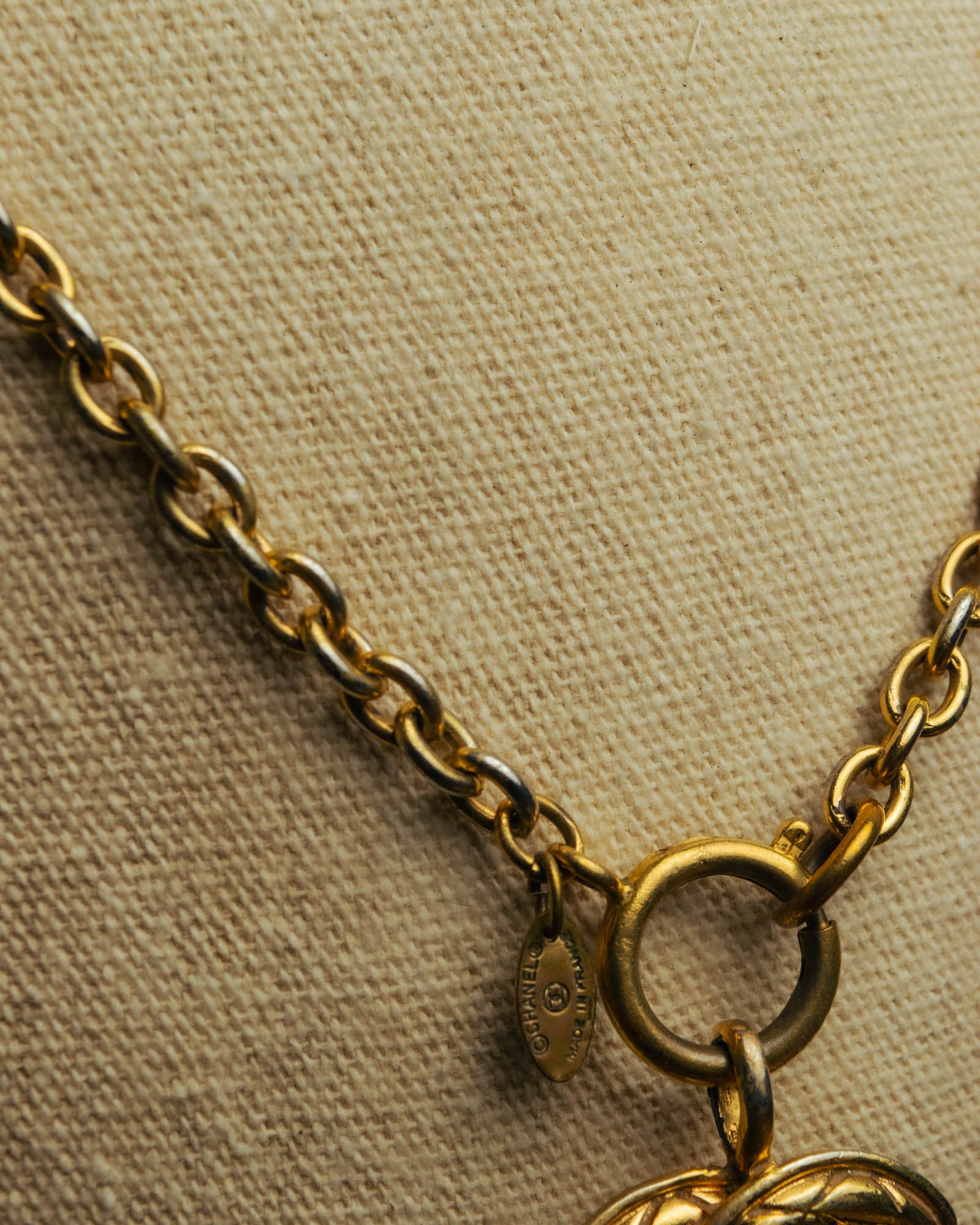 -SPECIAL- “CHANEL” 80’s-90’s Quilted cc pendant chain necklace