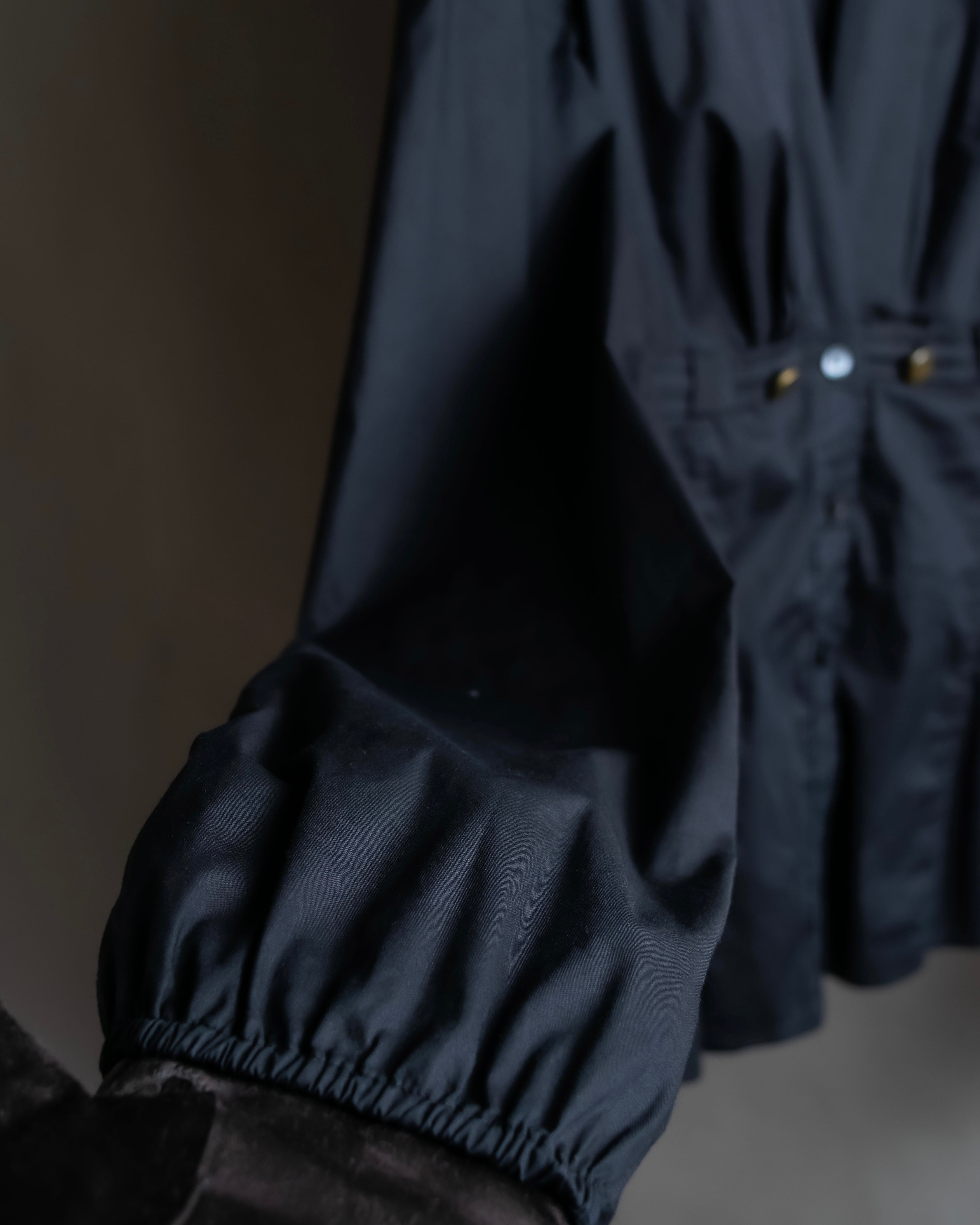 "GUCCI" No collar design gold button accents blouse