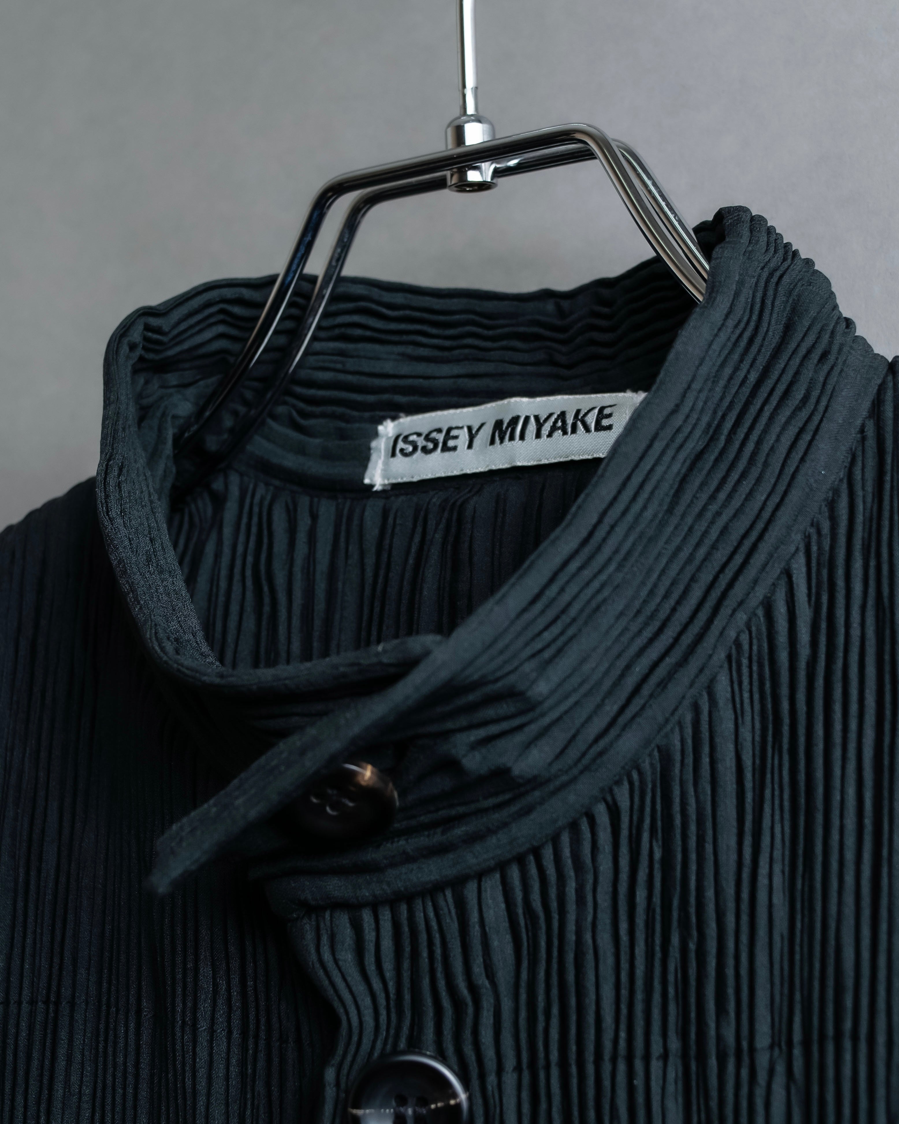 "ISSEY MIYAKE" Pleated vertical line shirt jacket