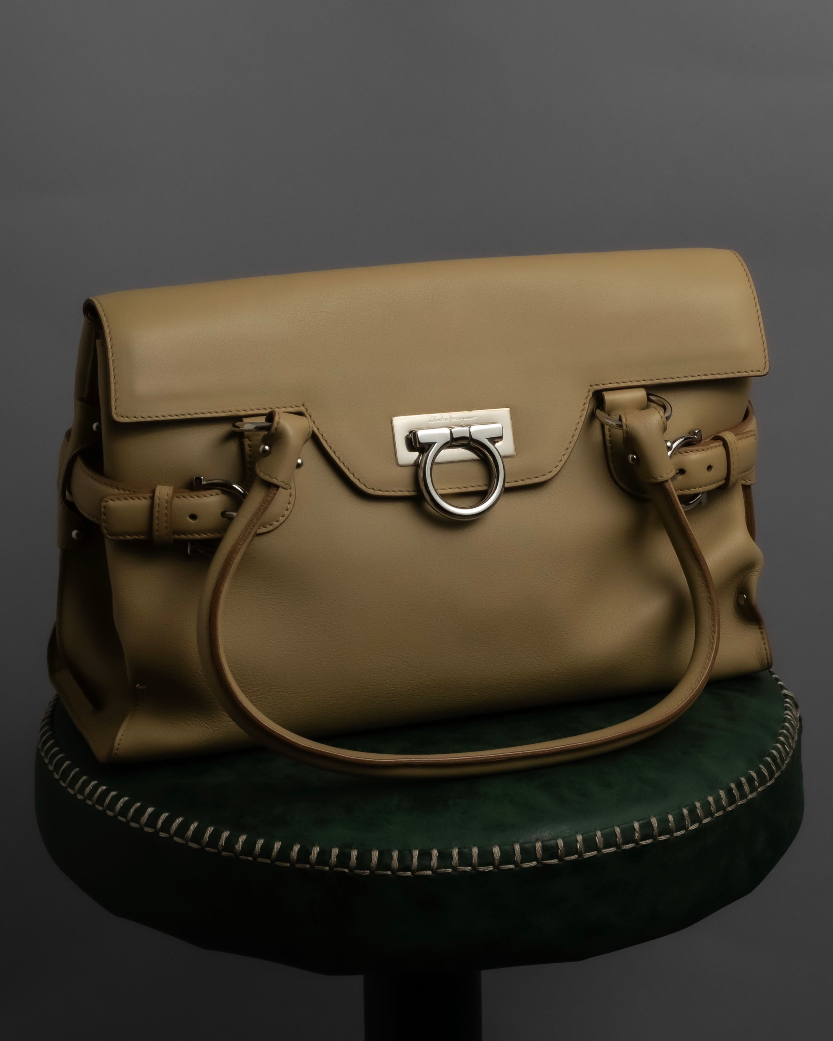 "Salvatore Ferragamo" Gancini motif greige color leather hand bag