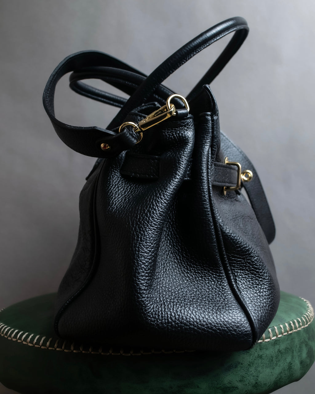 "AULENTTI" Gold closure belt design leather 2-way bag