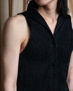 "PLEATS PLEASE ISSEY MIYAKE"
Narrow pleated sleeveless dress