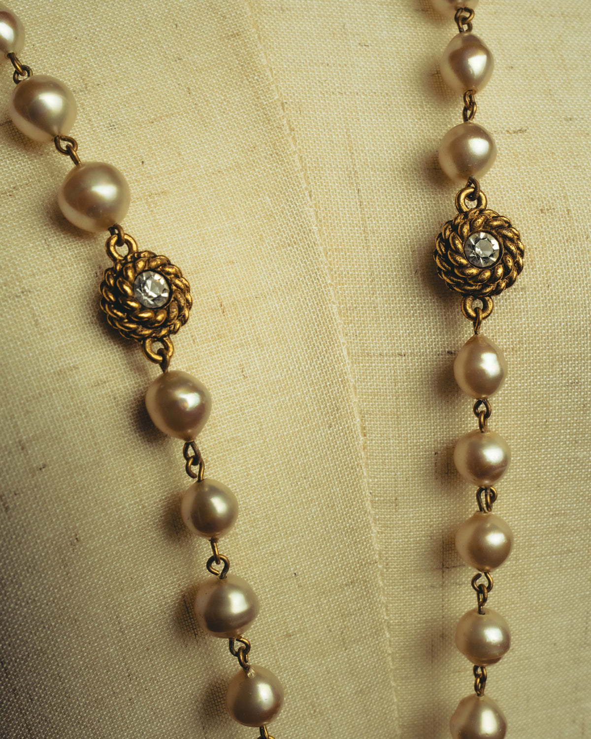 -SPECIAL- "CHANEL" 90's Pearl and crystal embellished long necklace