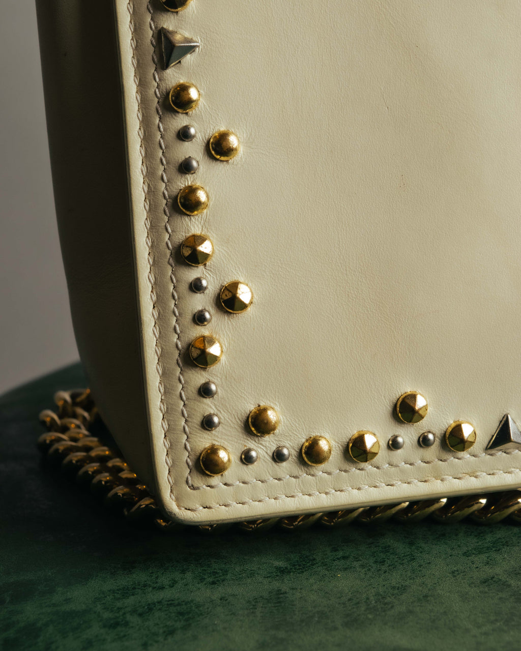 -SPECIAL- “Salvatore Ferragamo” 2015-2017 Vara studded chain shoulder bag