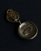 "CHANEL" Coco mark engraved gold earring