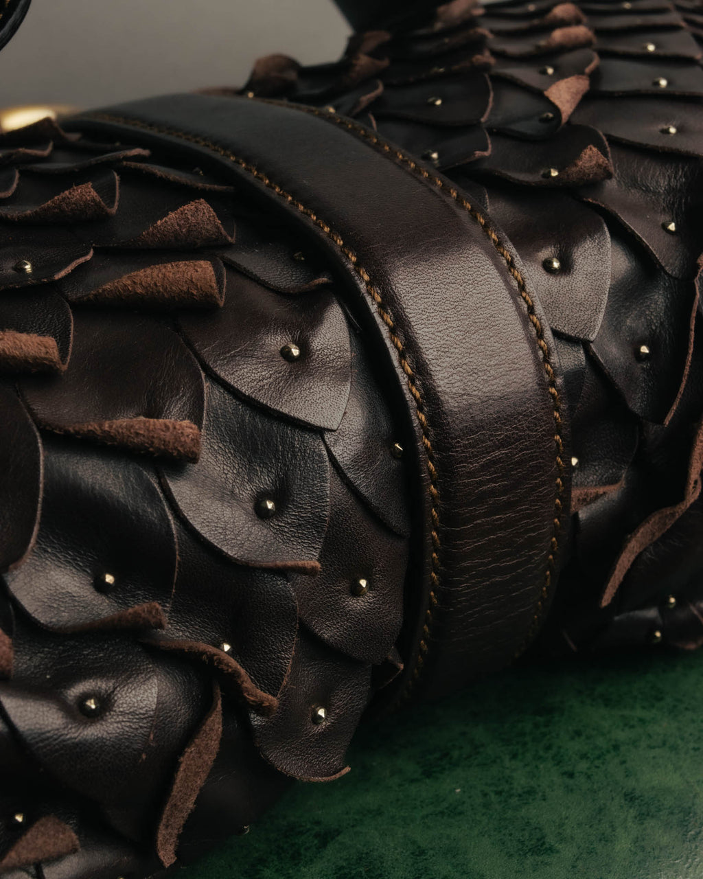 -SPECIAL- “Salvatore Ferragamo” 00’s-10’s Leather scale appliqué gancini shoulder bag