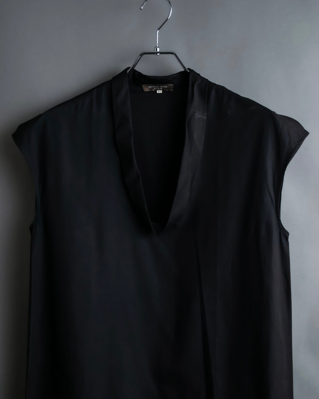 “BOTTEGA VENETA”  V neck designed no sleeve top