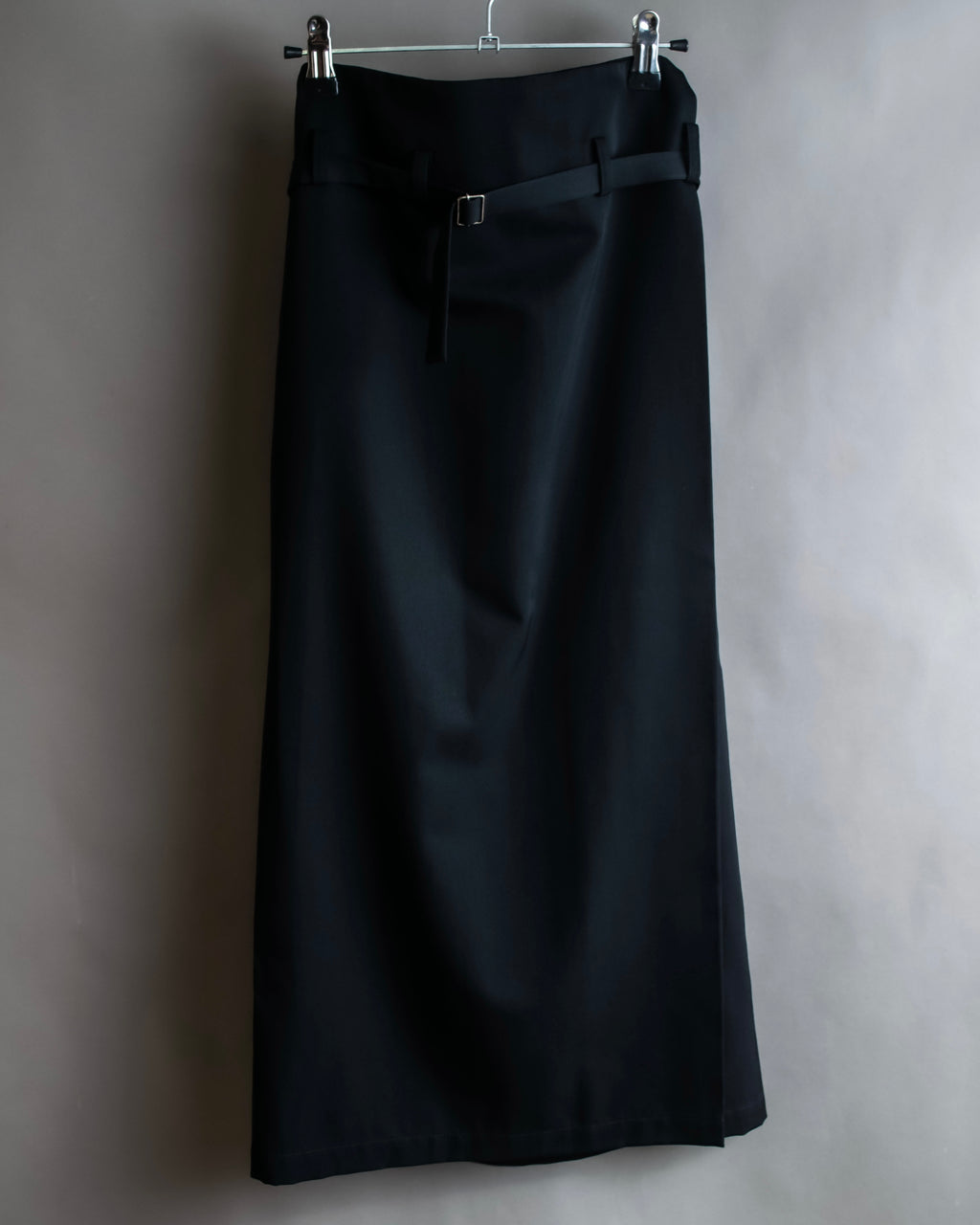 "Y's" Metal fitting belt design cutting maxi skirt
