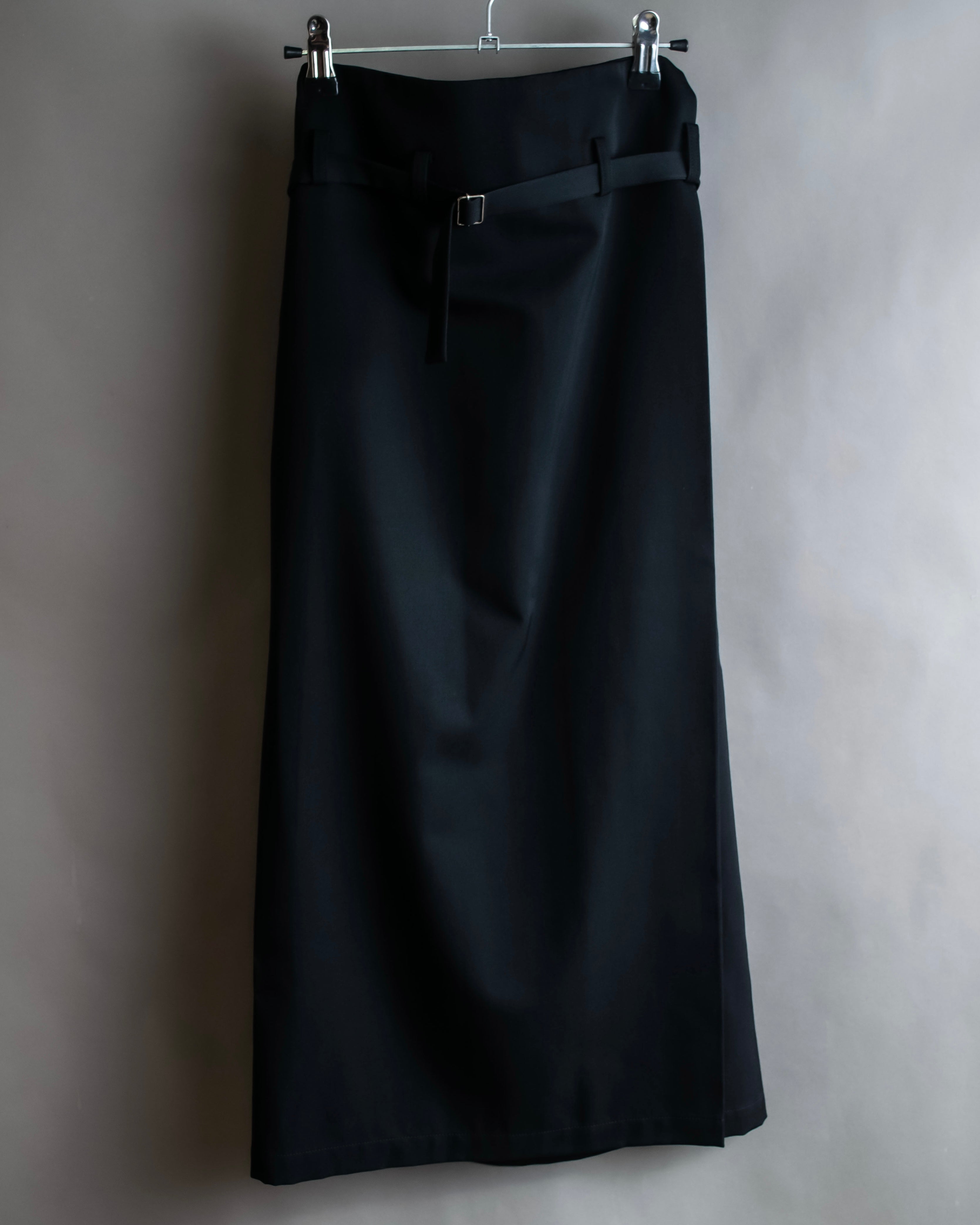 "Y's" Metal fitting belt design cutting maxi skirt