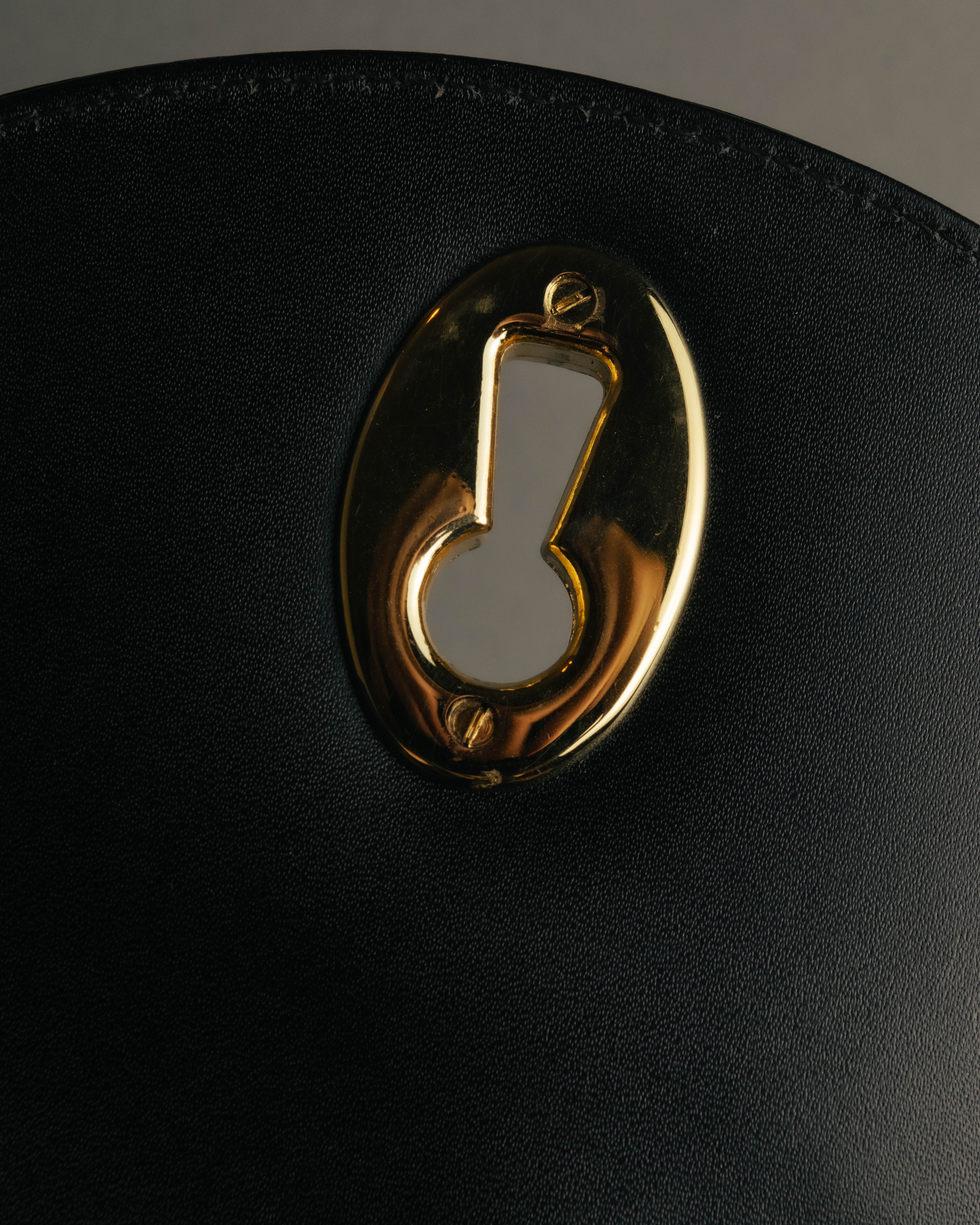 “Gianfranco Lotti” 90’s-00’s Black leather turn lock shoulder bag