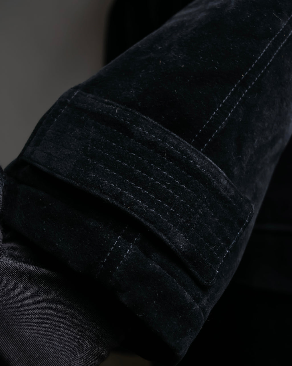 "VERSACE sport"
Stand collar double zipper suede blouson