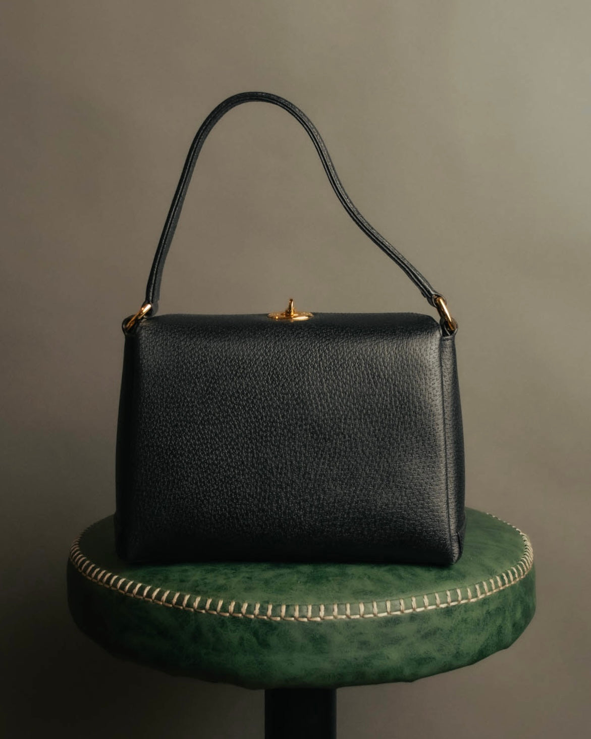 -SPECIAL- “GUCCI” 70’s-80’s Pigskin leather turn lock handbag