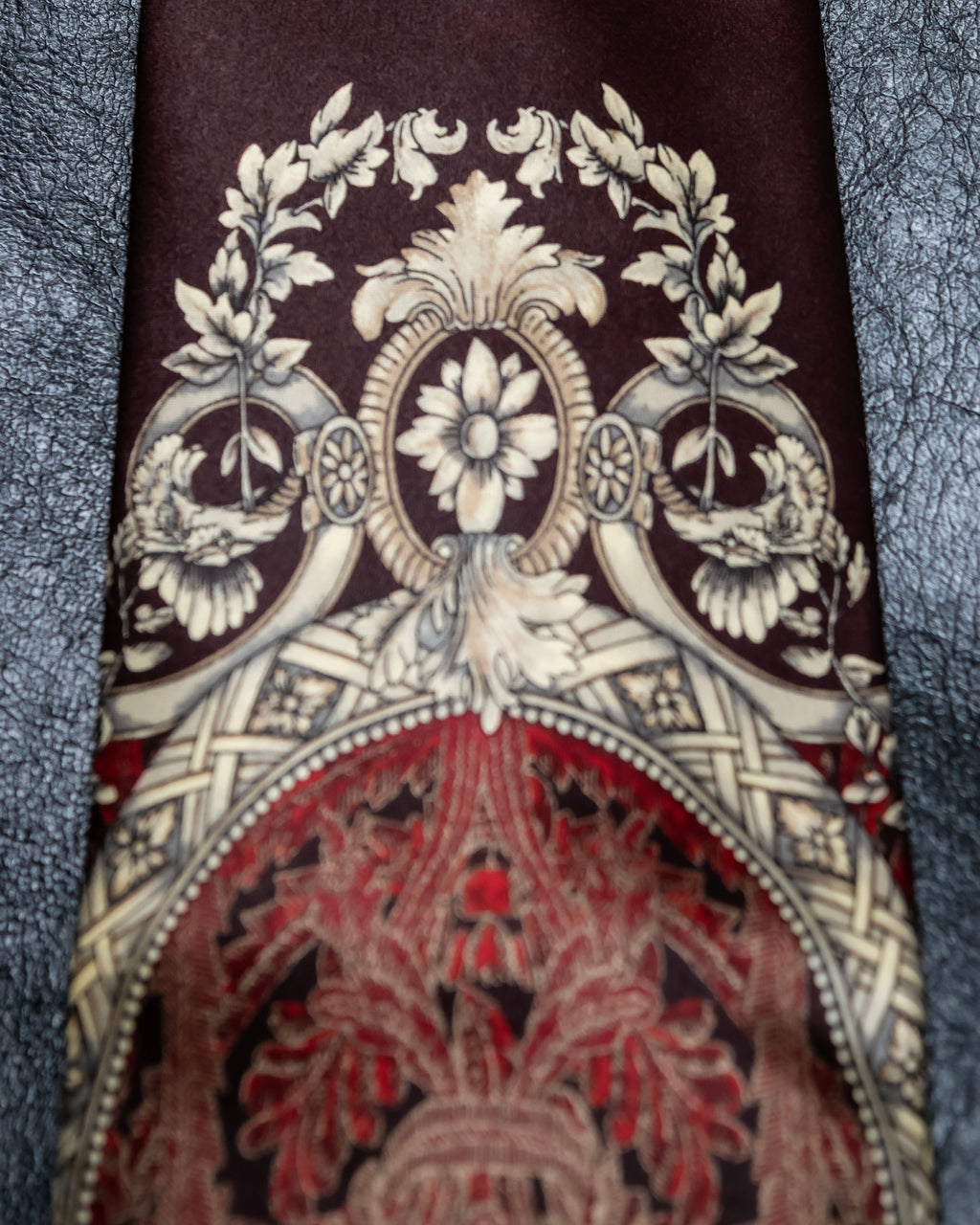 "GIANFRANCO FERRE" Beautiful botanical and frame design necktie