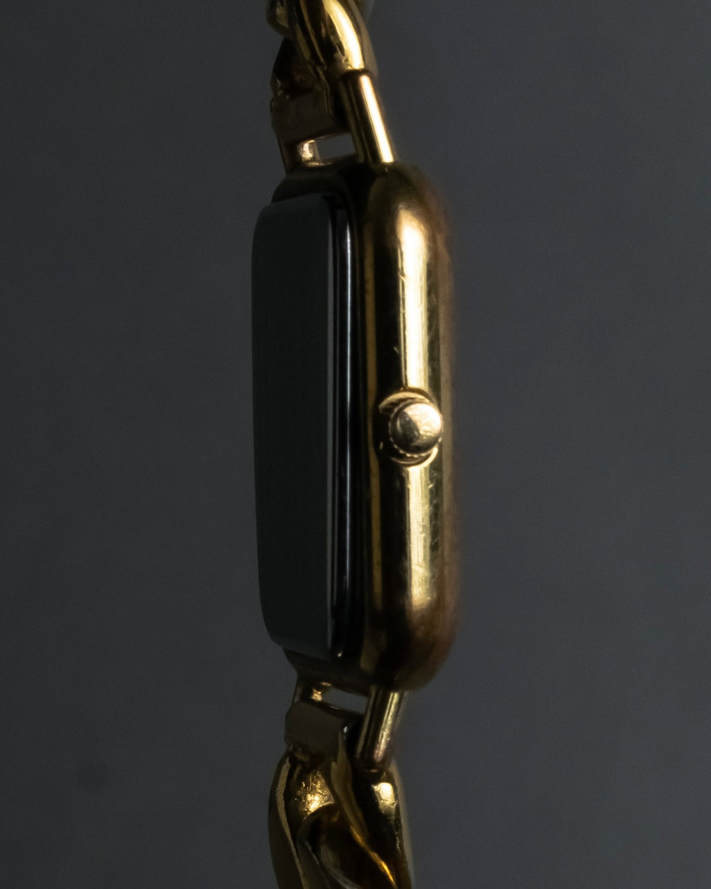 "LOEWE" 90's Square forum relief design watch