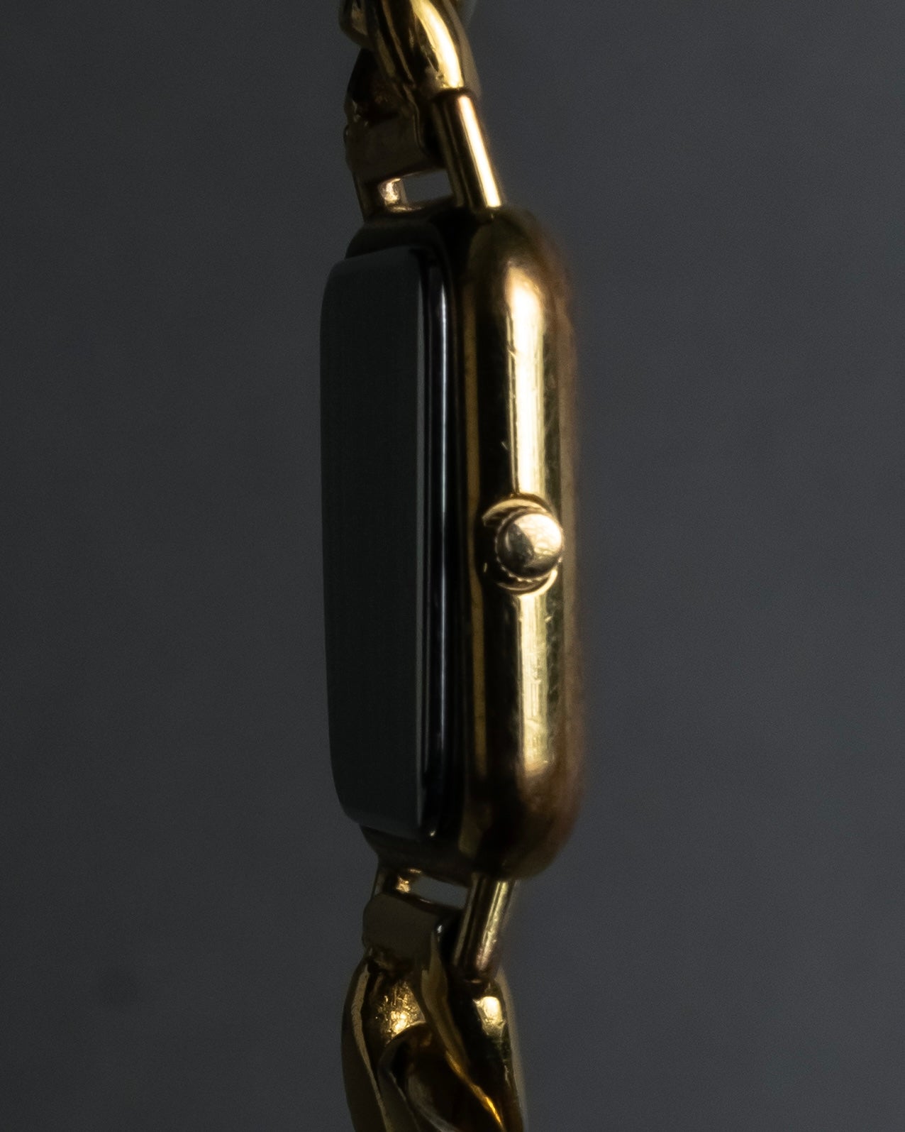 "LOEWE" 90's Square forum relief design watch