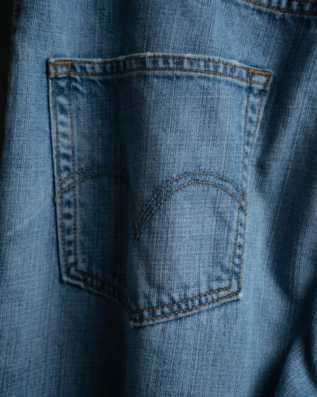 -MOOD MILLÉSIMES- 00’s softly faded loose straight denim pants 569 by “Levi’s”