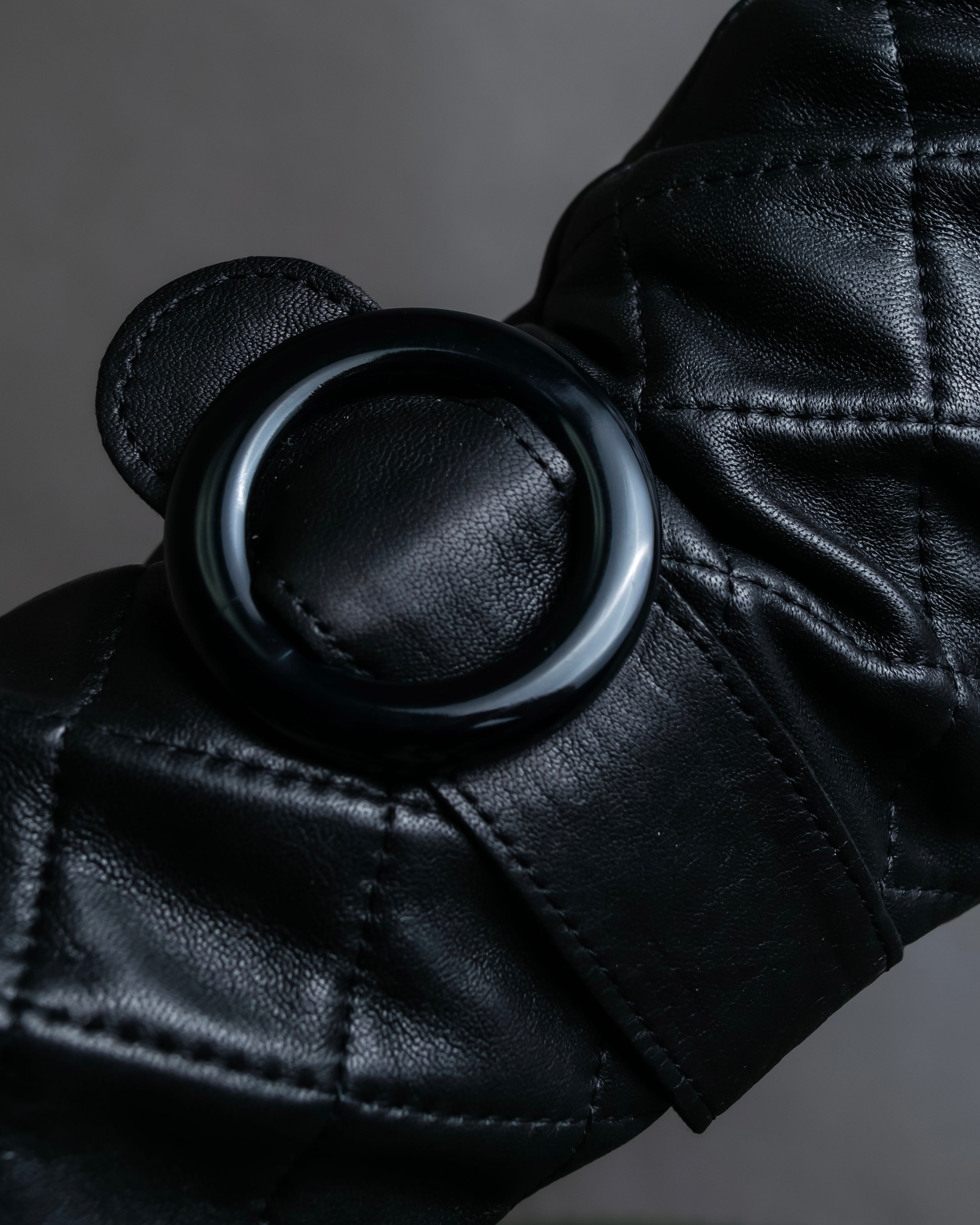 "Pierre Cardin" Belt buckle design quilted leather gloves