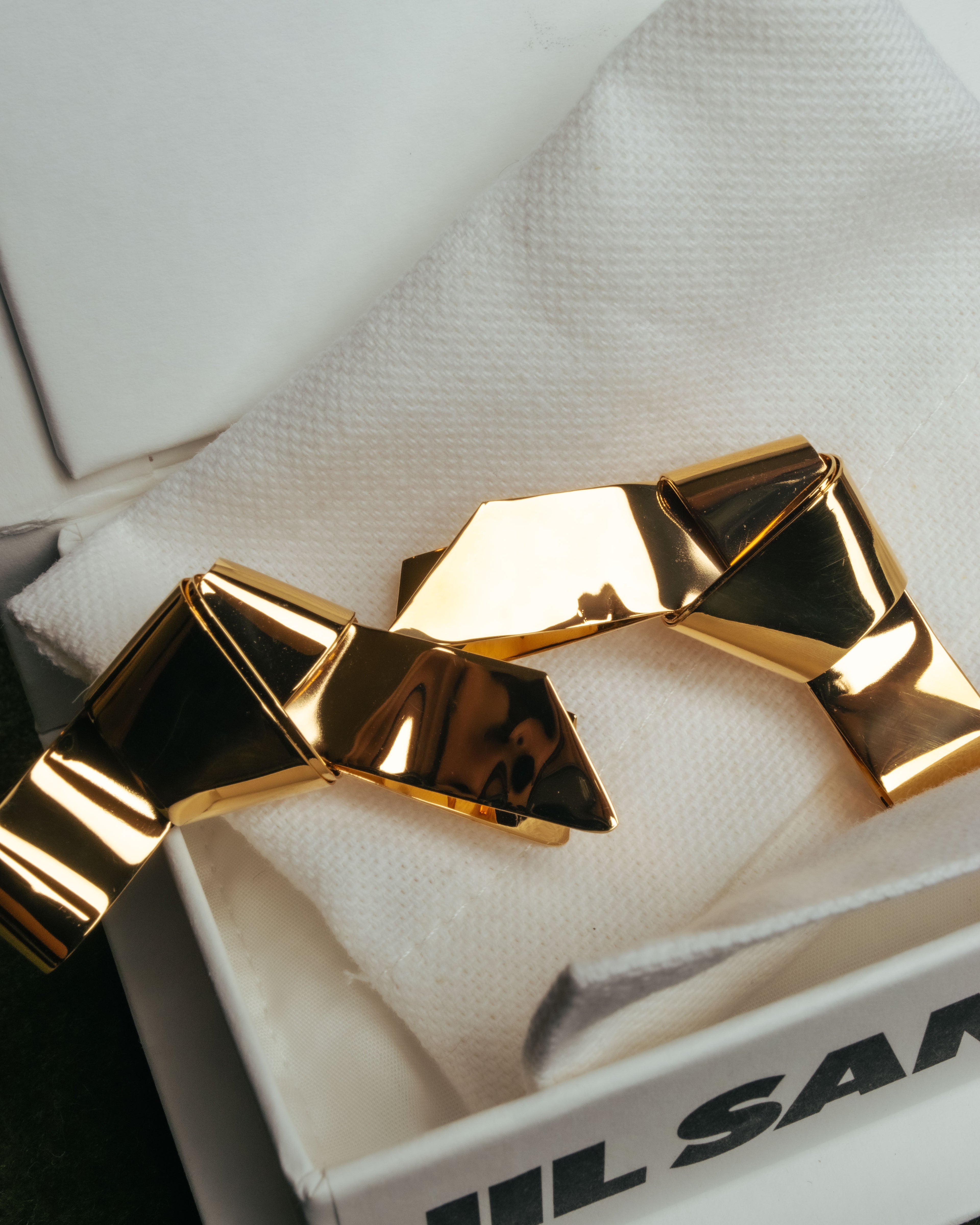 “JIL SANDER” 2021 sculptural ribbon metal clip earrings