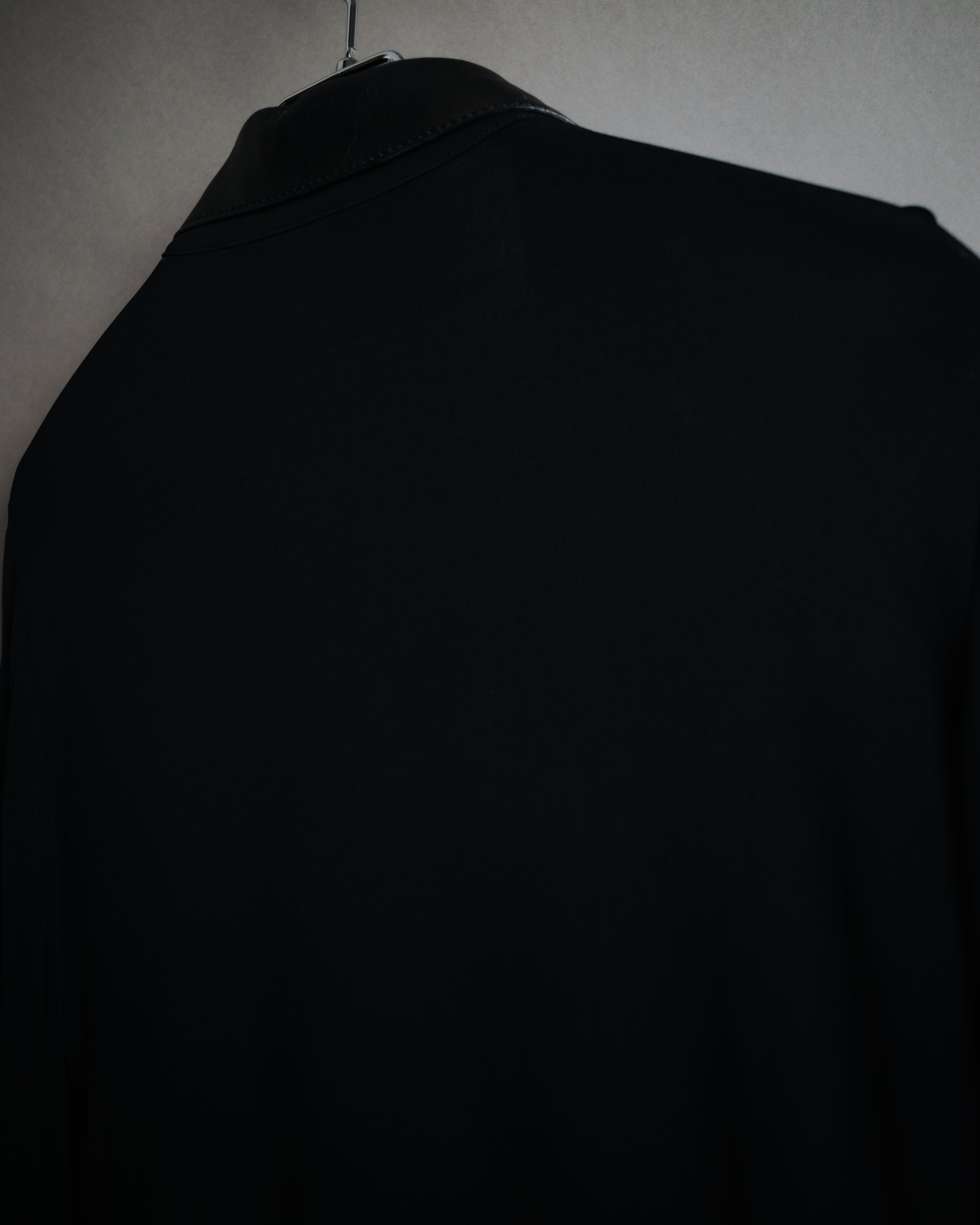 –SPECIAL– "HERMES" 00’s Leather-trimmed viscose evening shirt