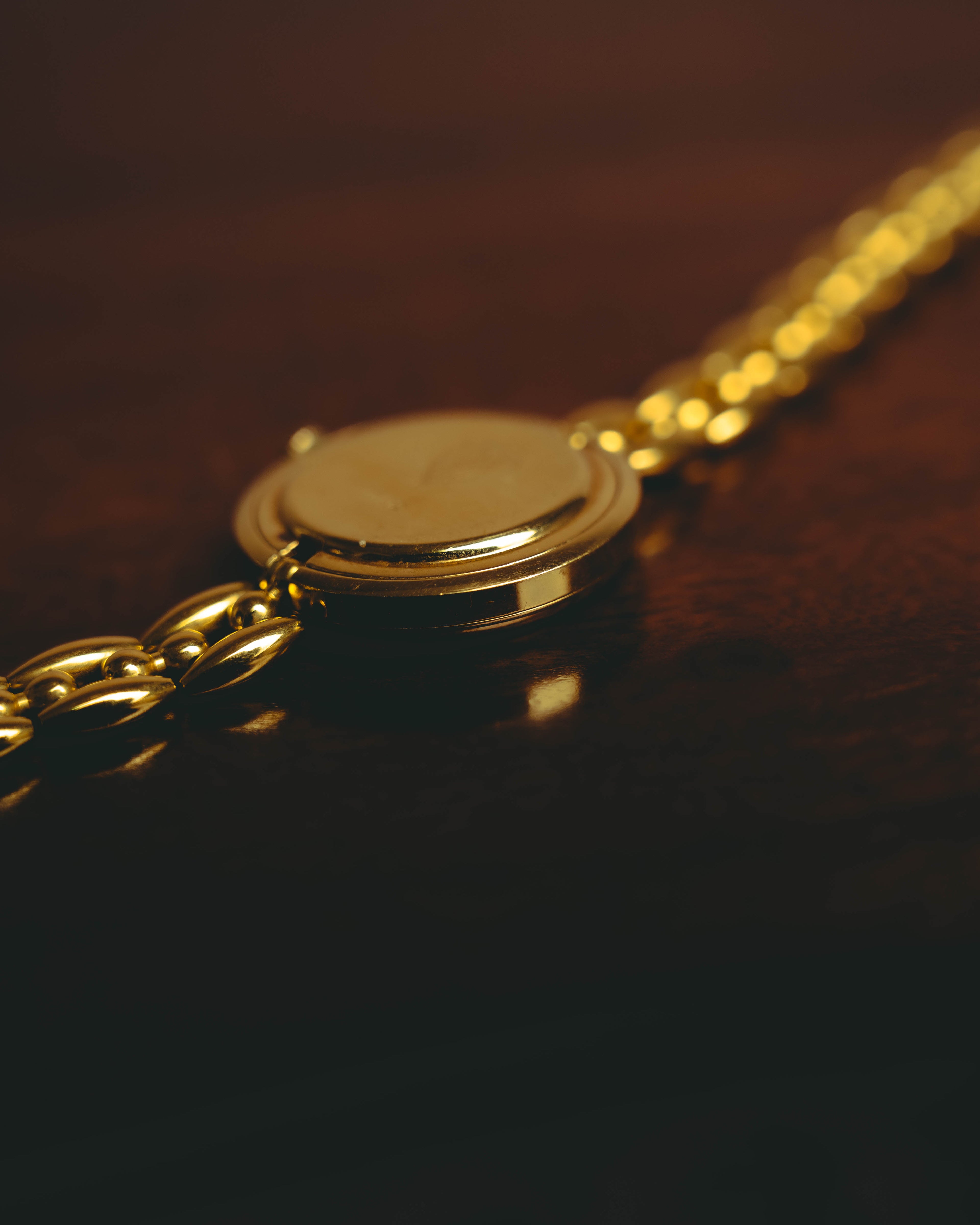–SPECIAL– "GUCCI" 80's-90's Elegant gold tone wristwatch