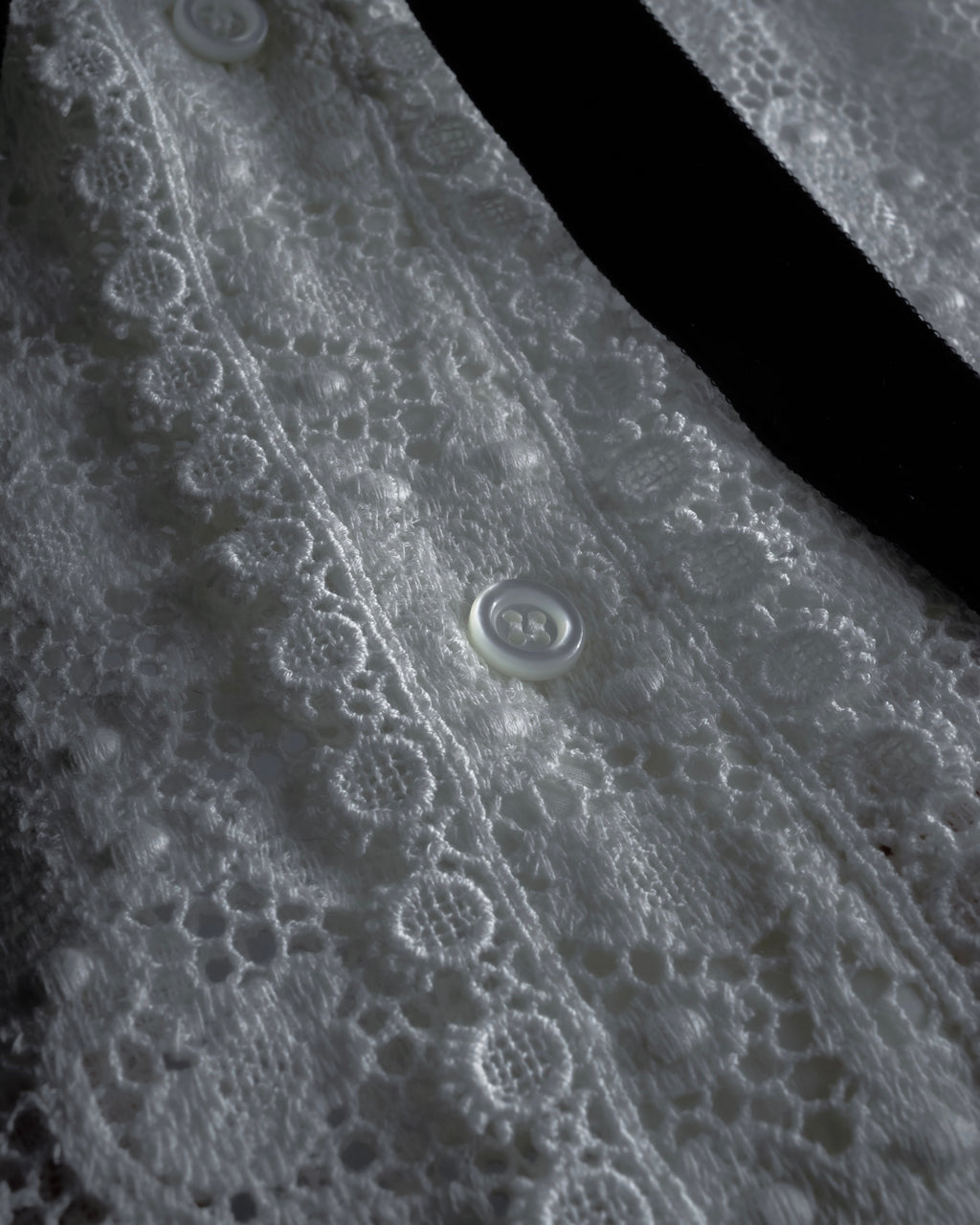 "GUCCI" Michele period floral lace design bow tie shirt