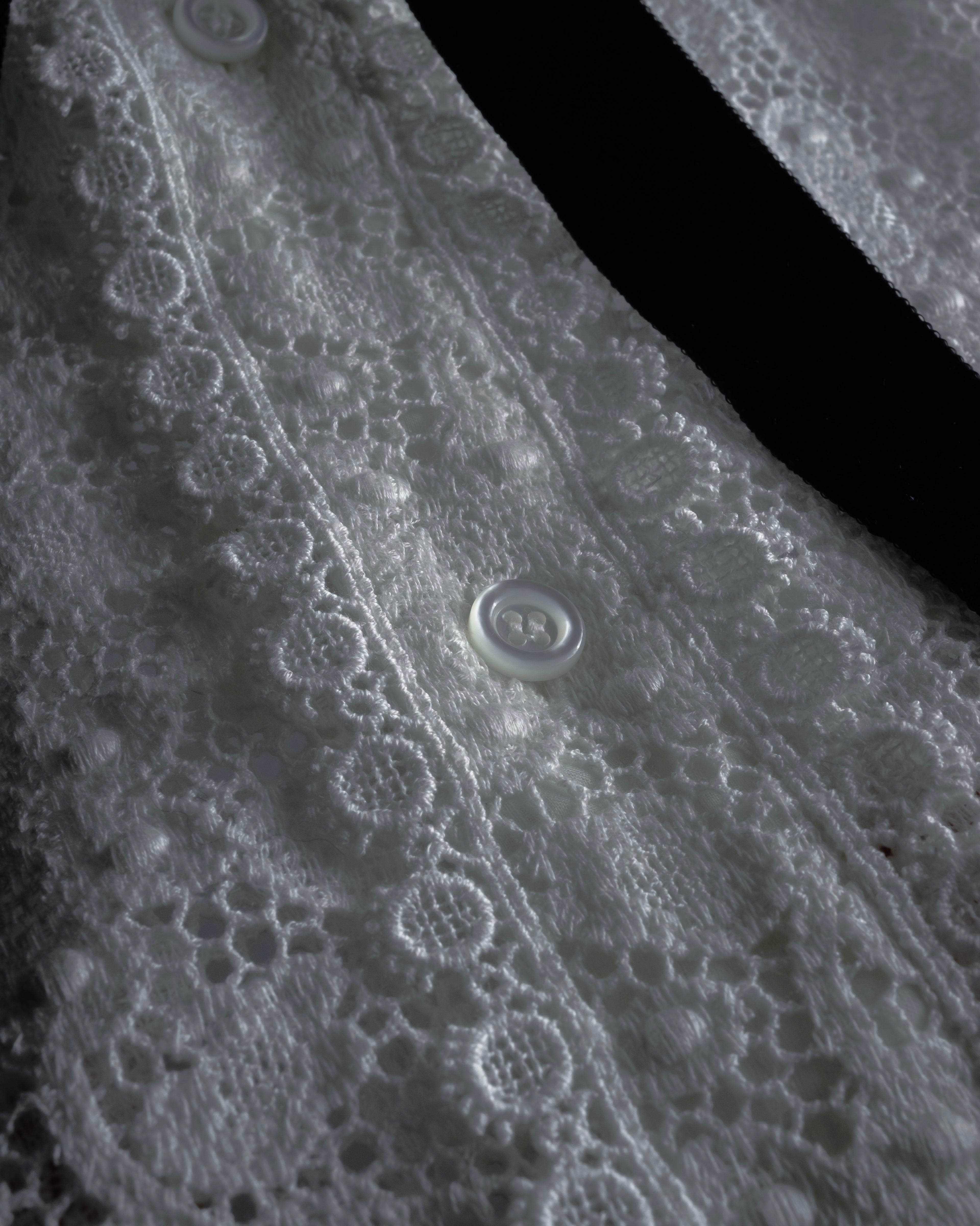 "GUCCI" Michele period floral lace design bow tie shirt