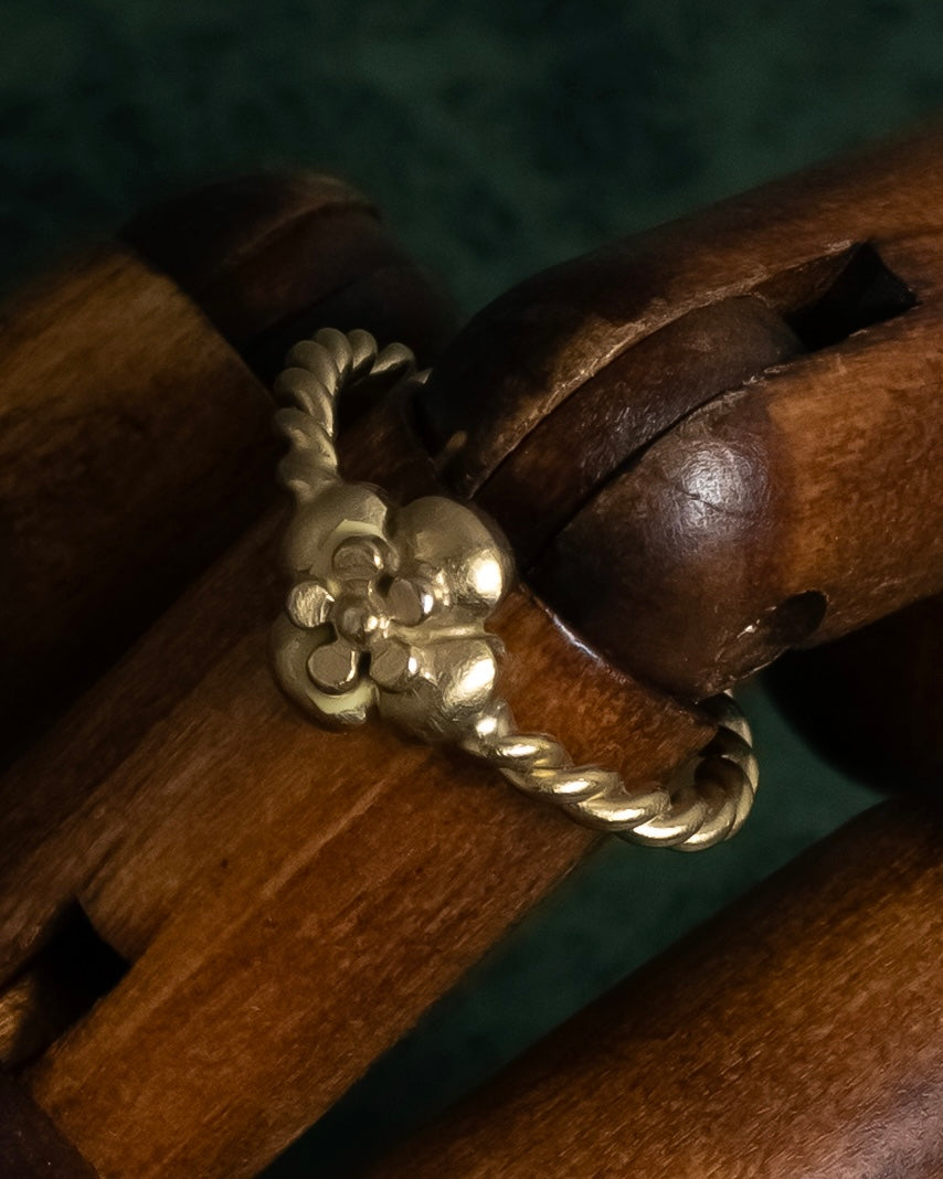 "CHANEL" 99AW Flower motif design twist arm ring